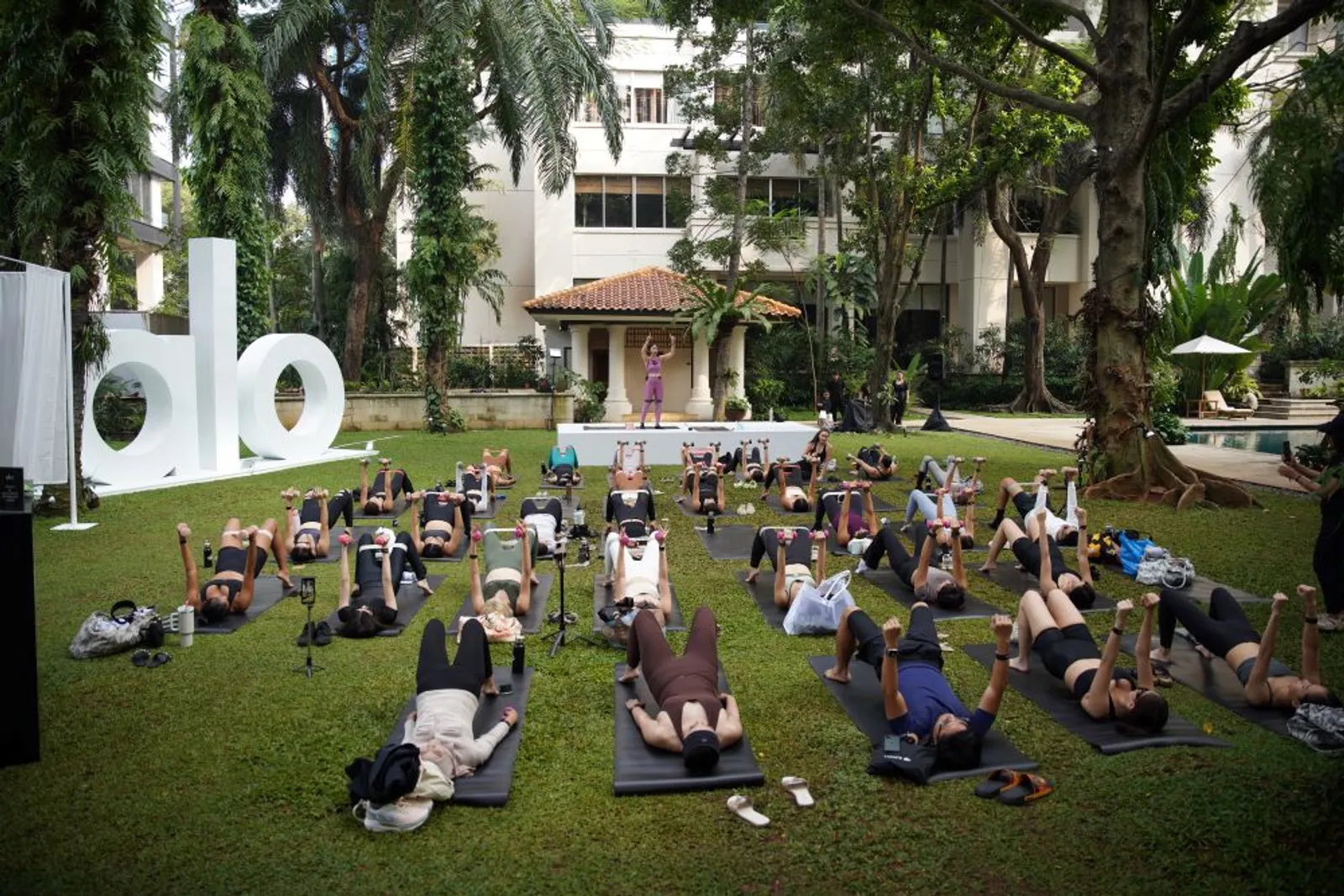 Hari Lebih Riang dan Tenang Bersama Alo Yoga Wellness Day