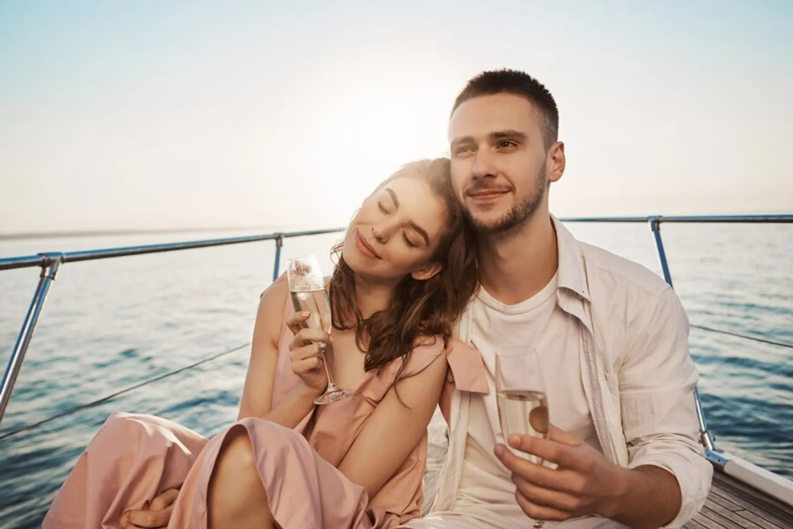 5 Alasan Bela Harus Mencoba Honeymoon di Kapal Pesiar