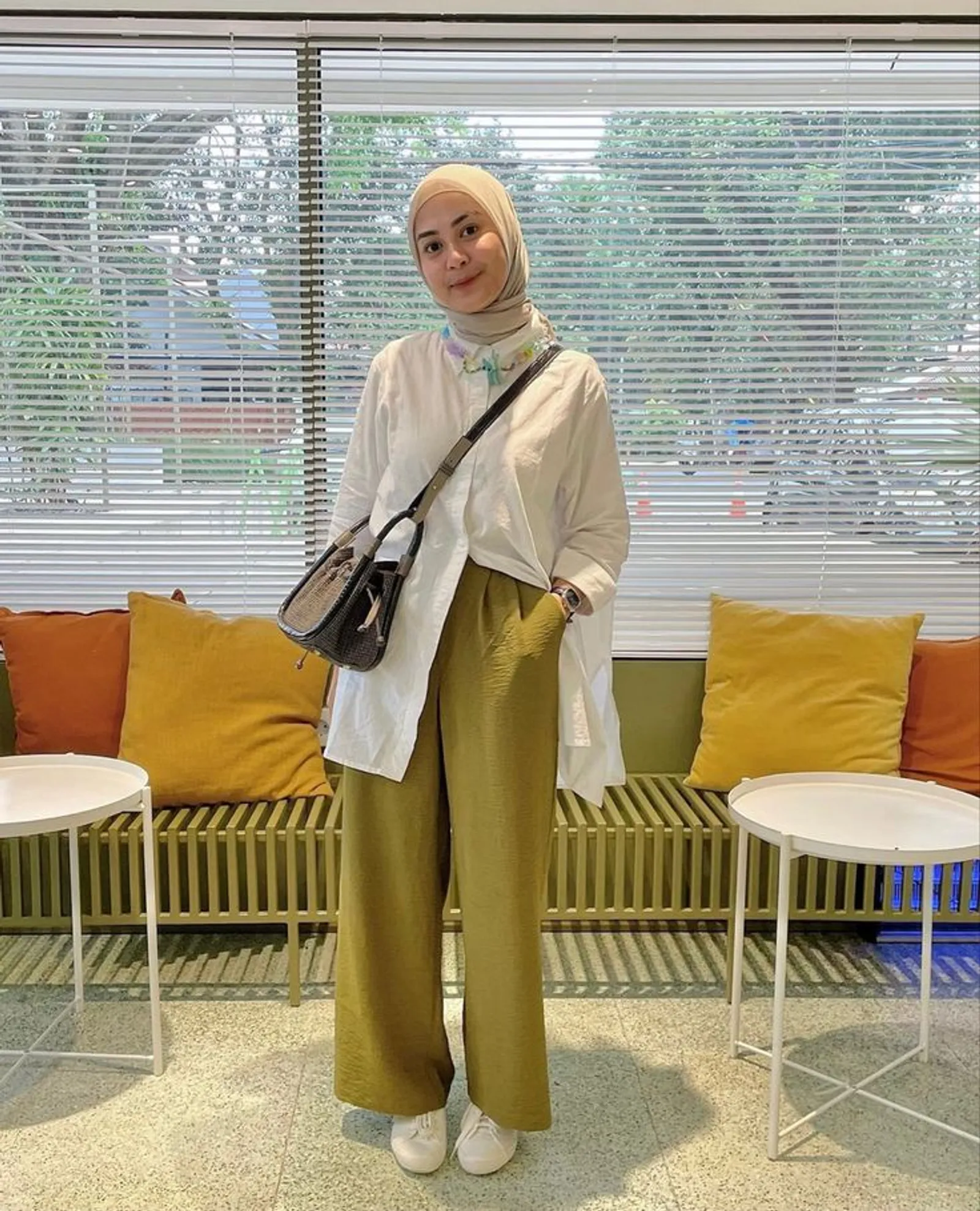 9 Outfit Nonton Konser Hijab yang Stylish dan Keren