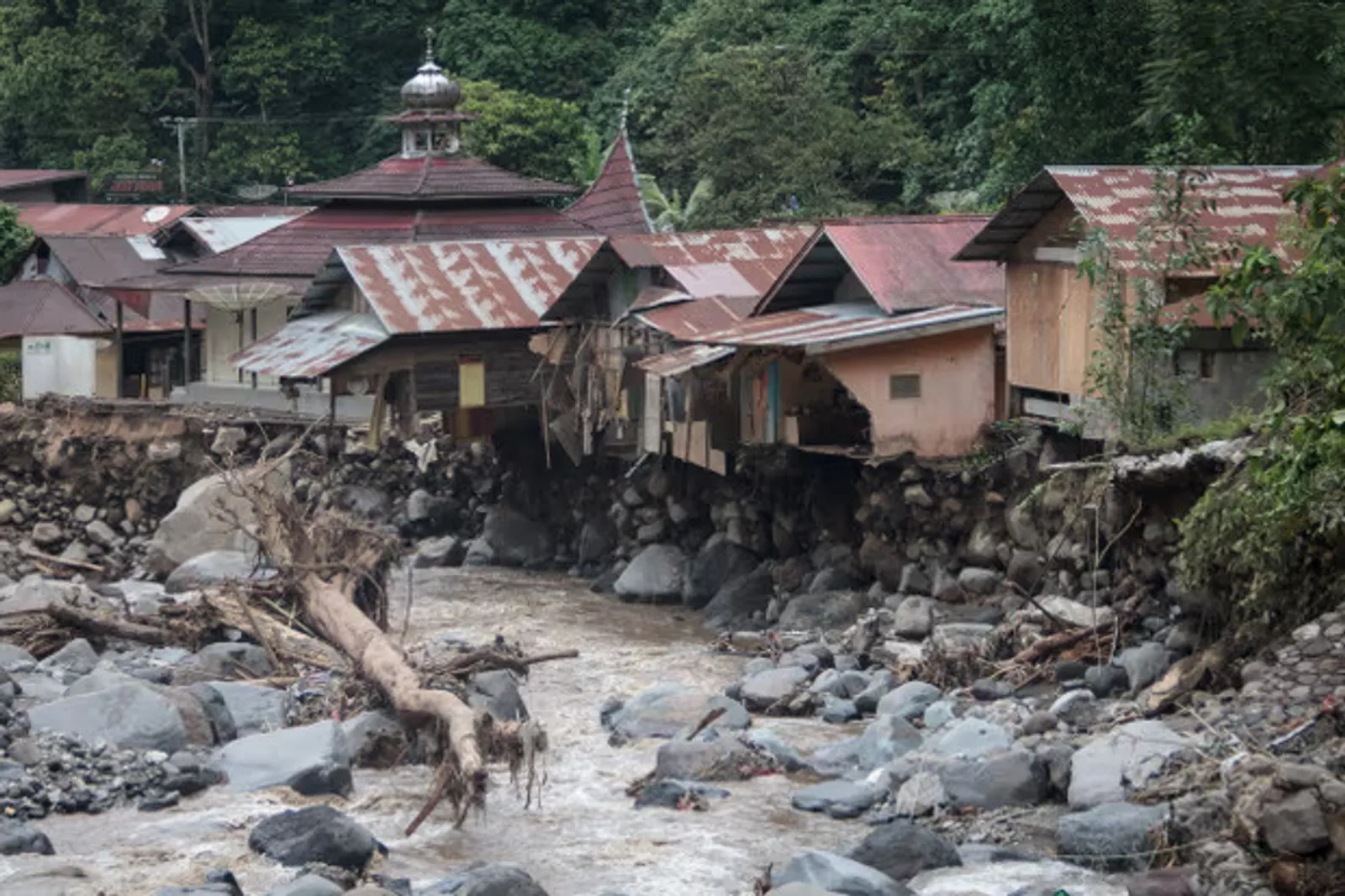 Apa Penyebab Banjir Lahar Dingin yang Melanda Sumatera Barat?