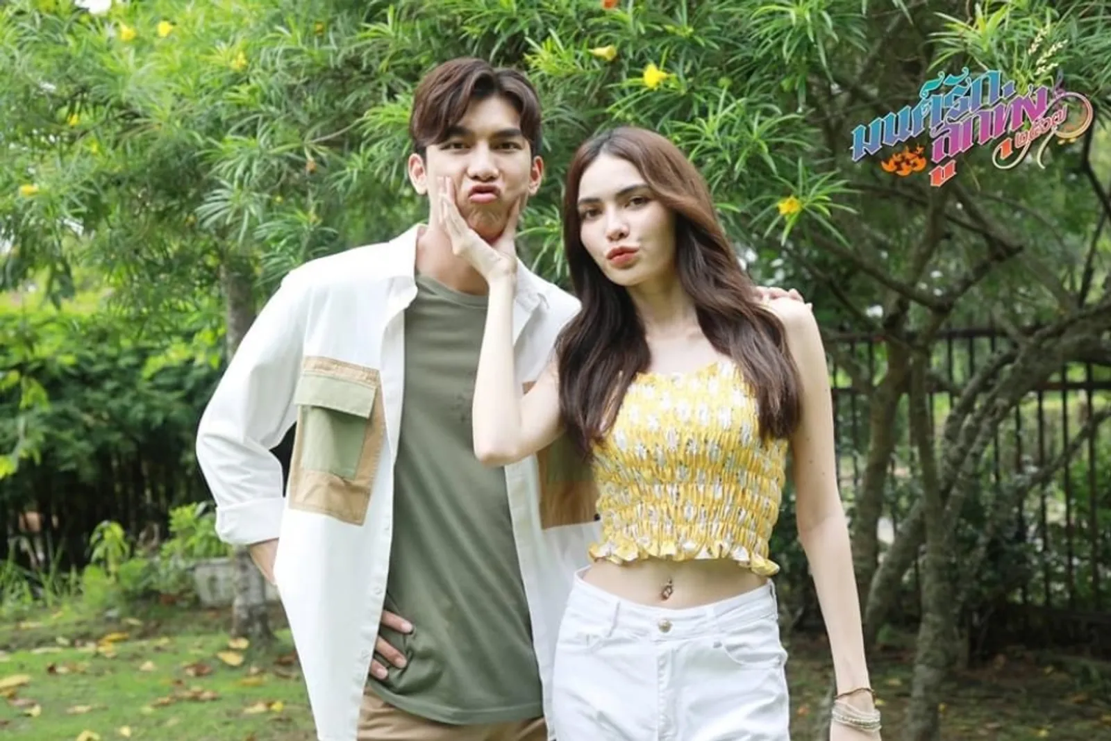 Bikin Gemas! 7 Potret Kedekatan Mew Suppasit dan Charlotte Austin