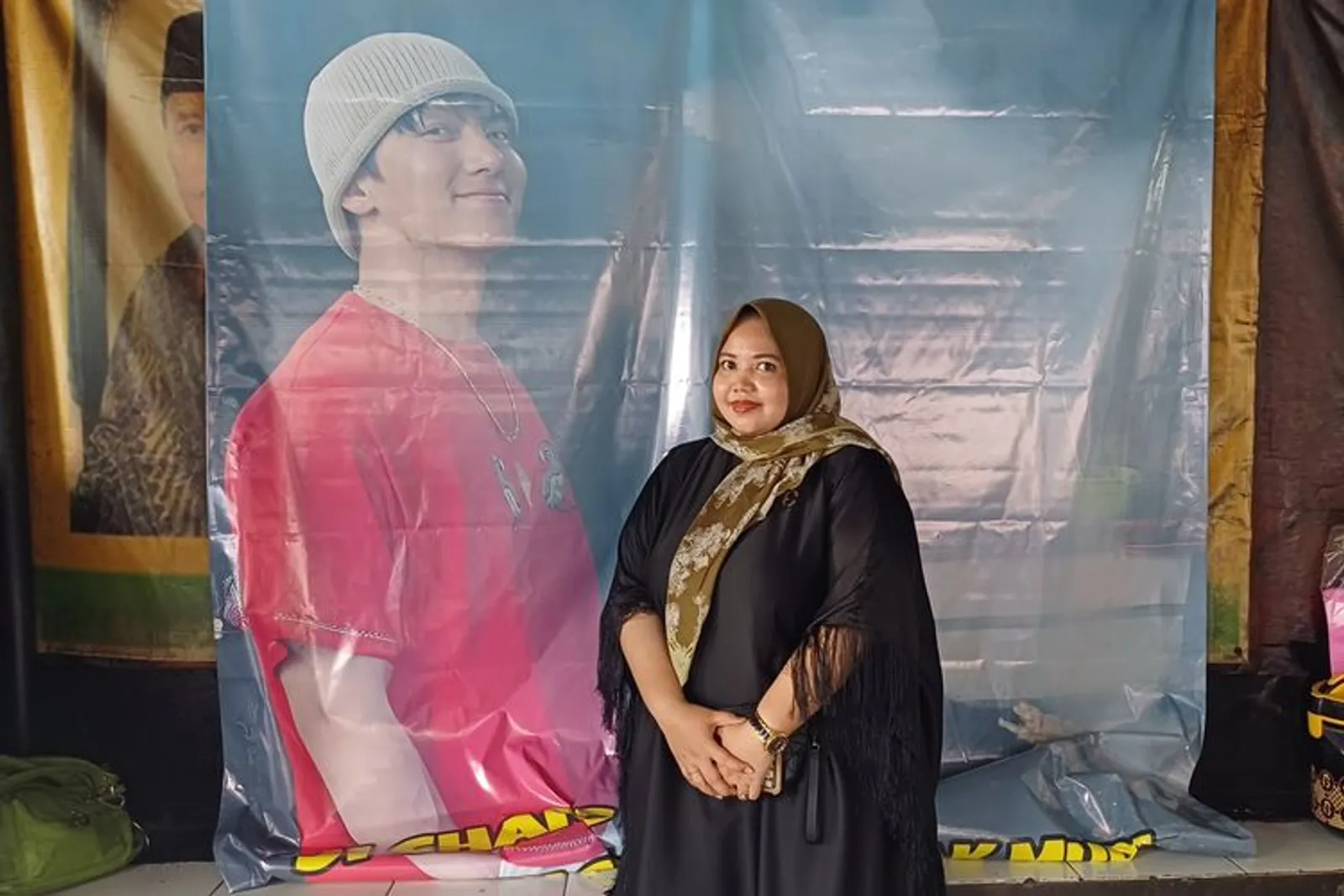 Makin Laris! Potret Banner Ji Chang Wook Dipajang di Warung Sate RSPP