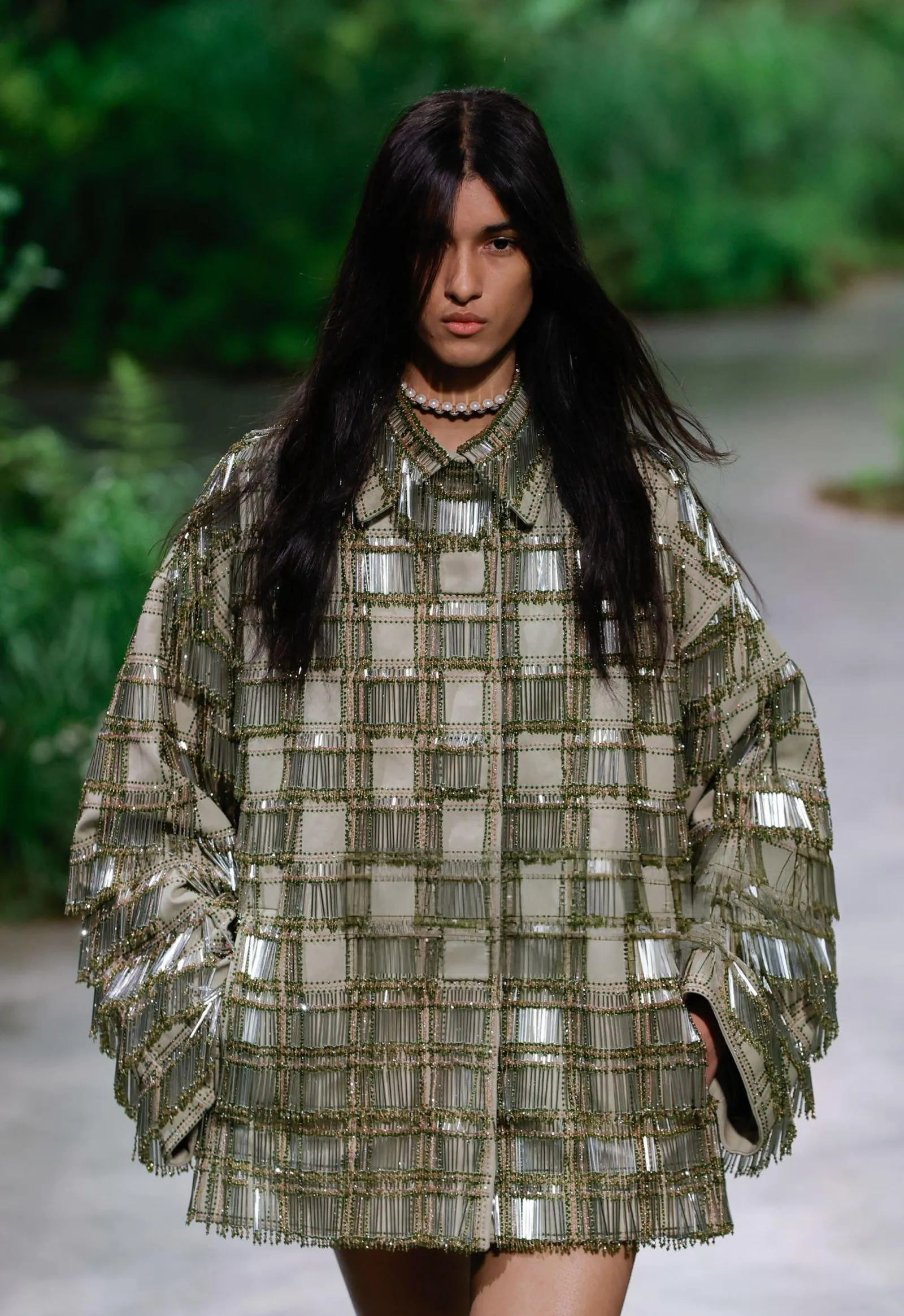 Gucci Cruise 2025 Pertemukan Gaya Funky Inggris dan Kemewahan Italia