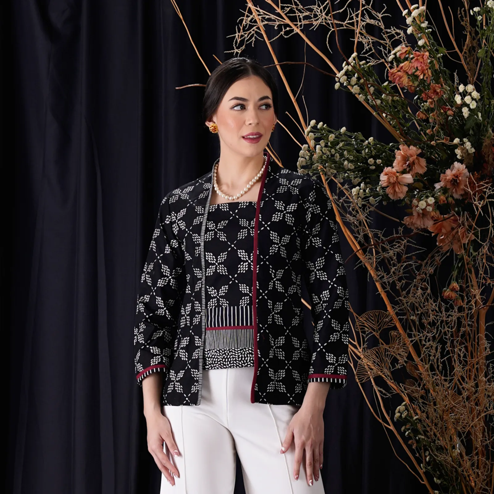 7 Model Kebaya dari Kain Batik untuk Tampil Fashionable