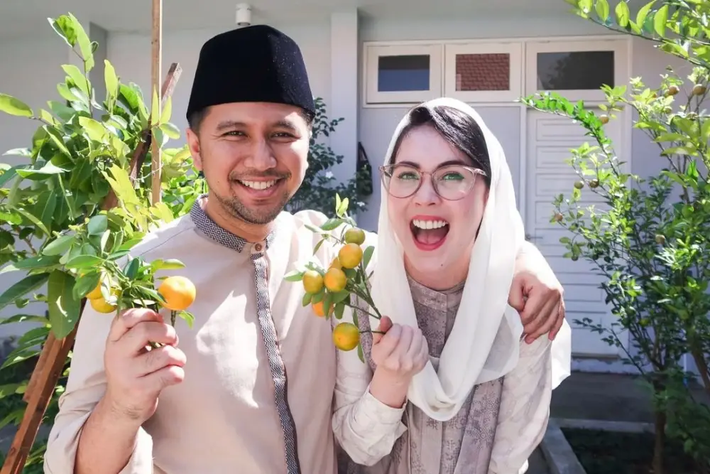 7 Momen Romantis Arumi Bachsin dan Emil Dardak, Pamer Sikap Bucin!