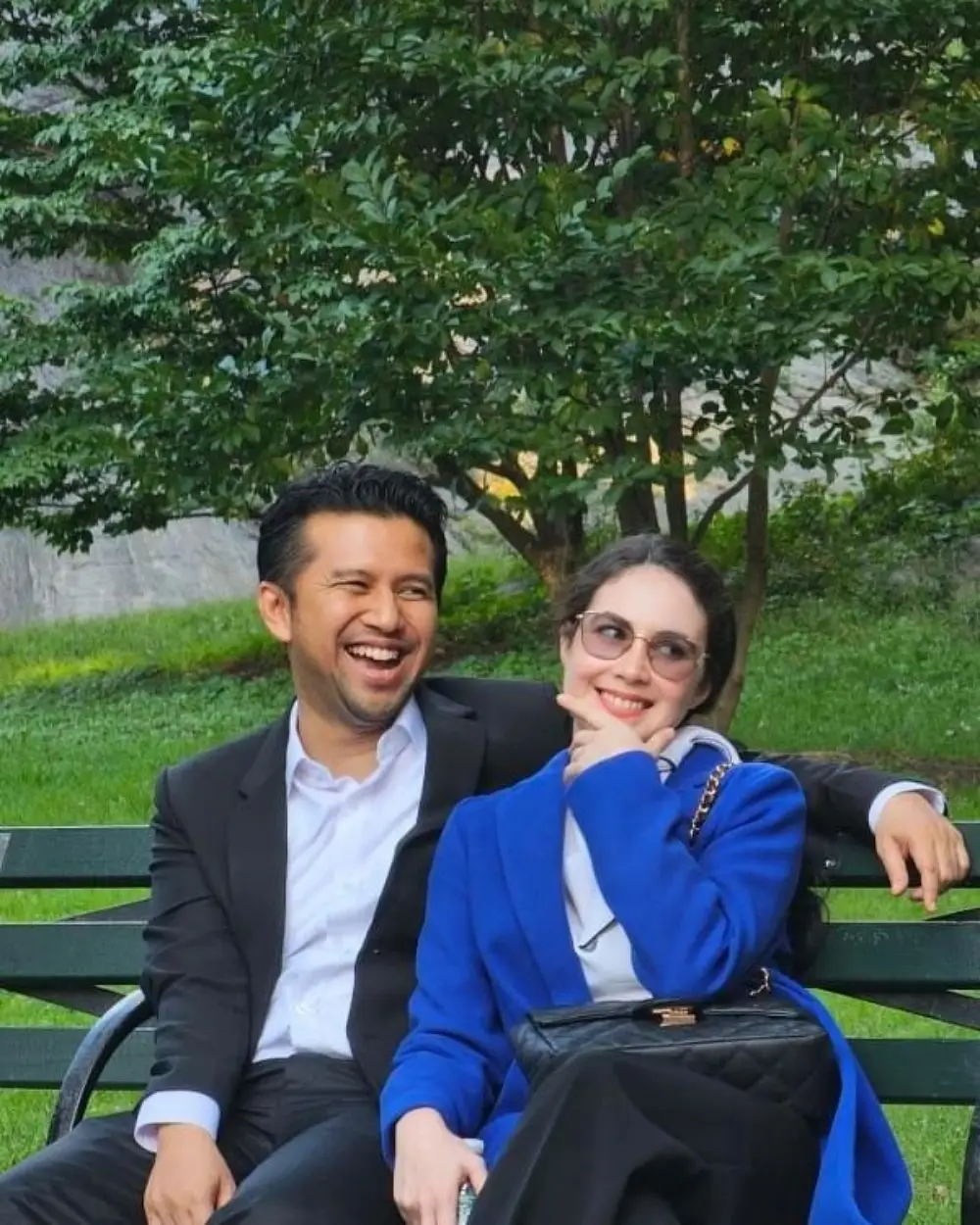 7 Momen Romantis Arumi Bachsin dan Emil Dardak, Pamer Sikap Bucin!