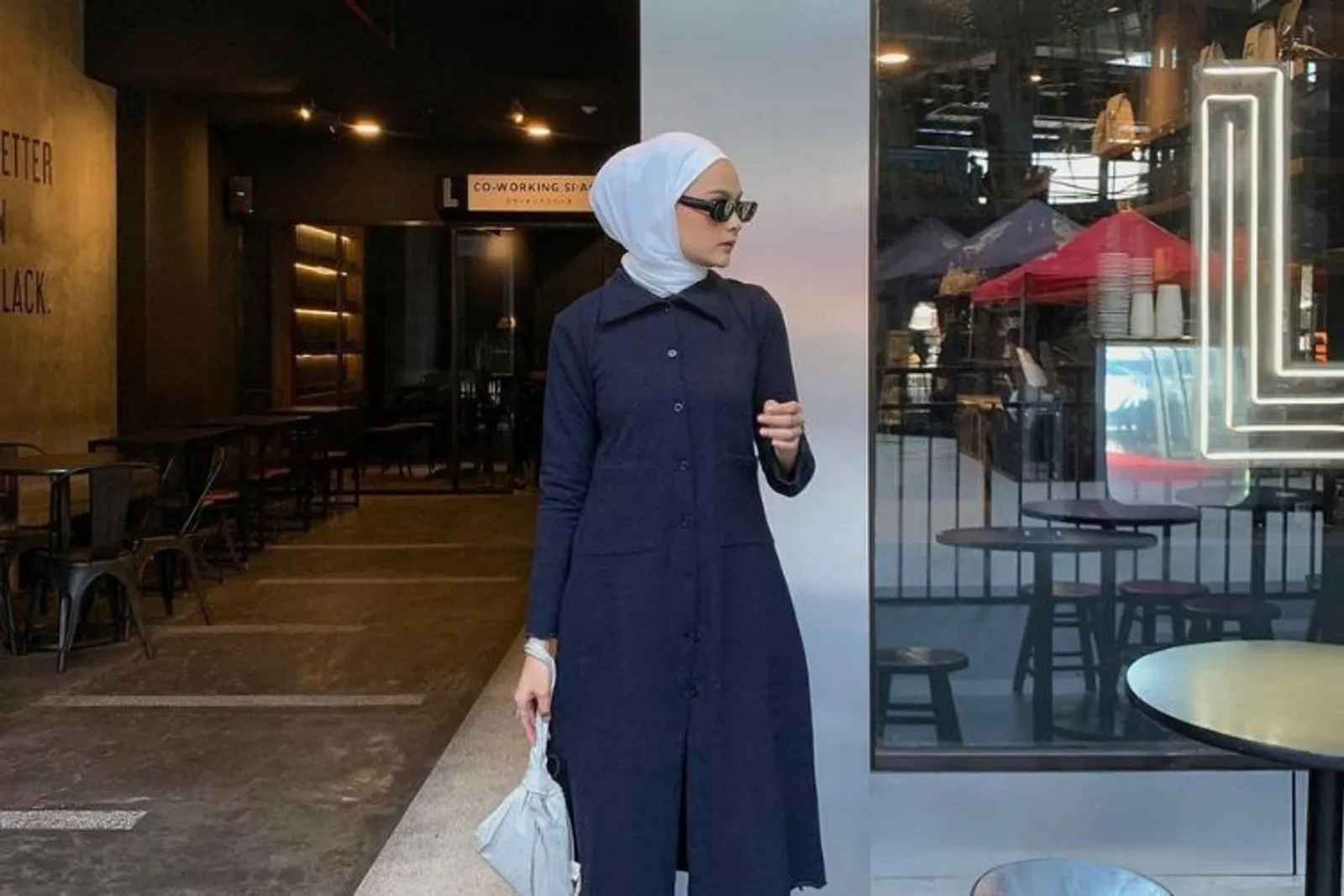 Tips OOTD Pakai Midi Dress untuk Perempuan Berhijab