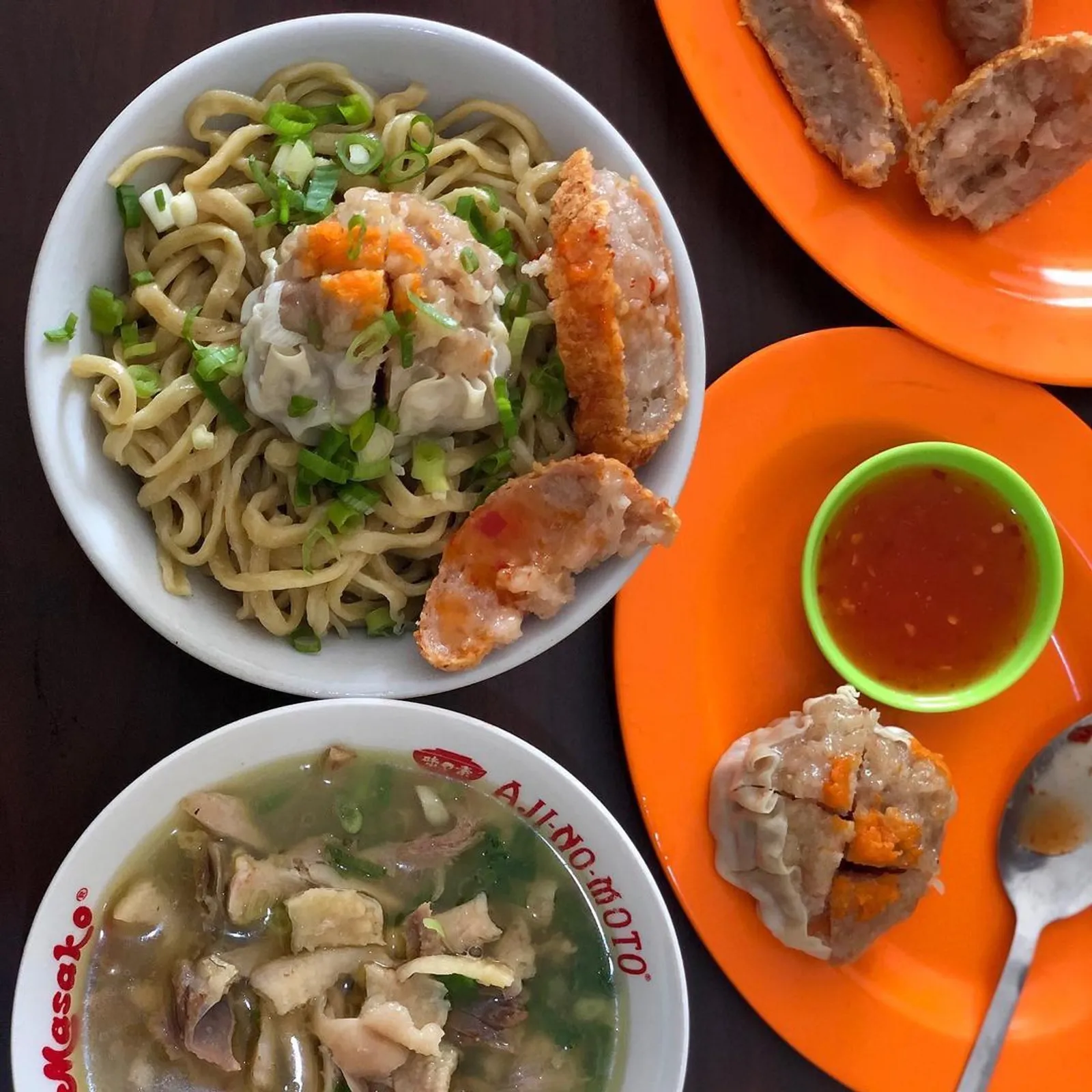 7 Rekomendasi Mie Ayam Enak di Jakarta Barat: Ada yang Antre Banget!