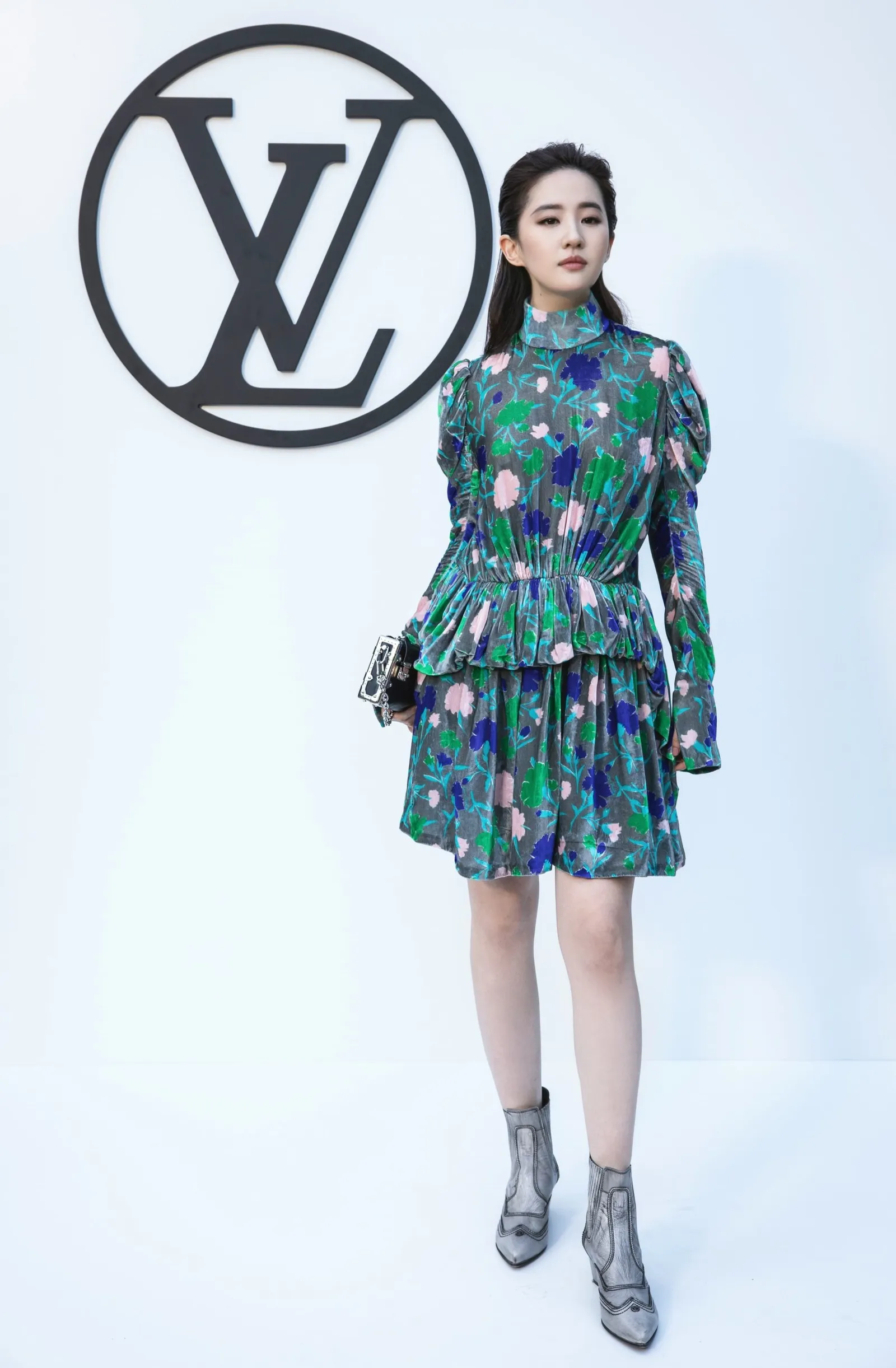 10 Gaya Artis yang Hadir di Fashion Show Louis Vuitton Cruise 2025