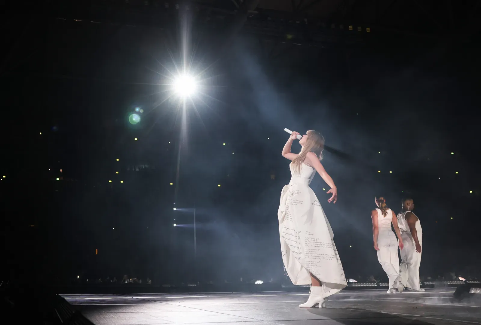 Cerita di Balik Deretan Sepatu Taylor Swift Selama Konser Eras Tour