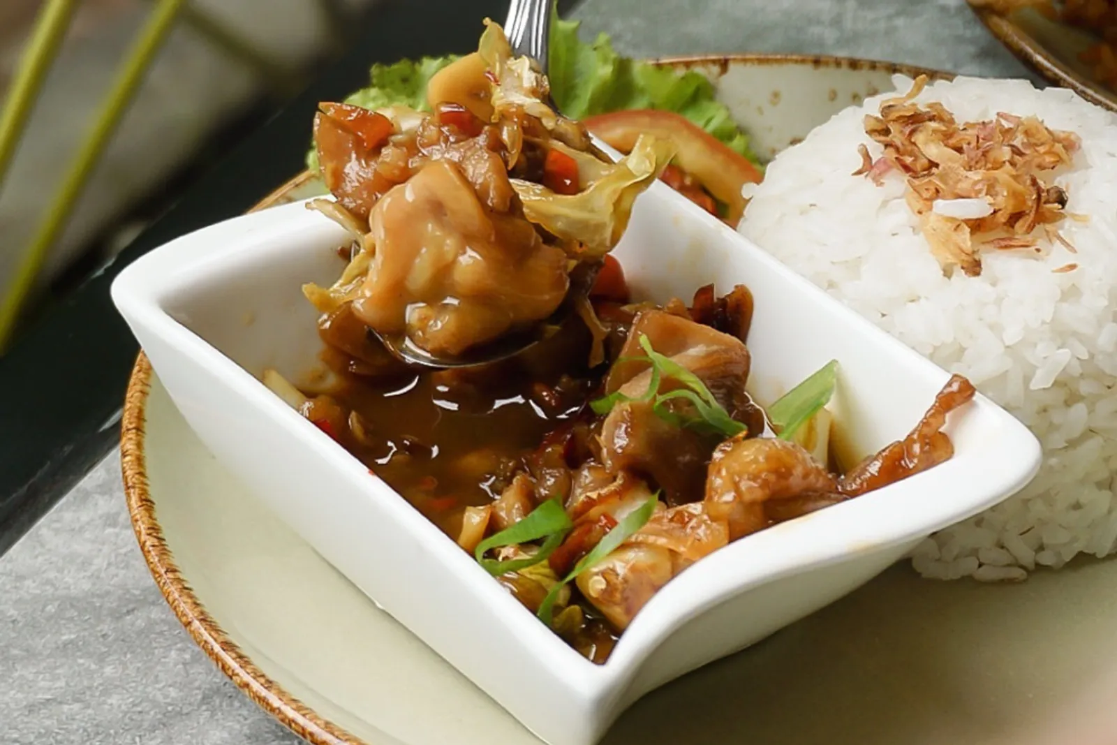 Resep Ayam Gongso: Perpaduan Rasa Manis, Gurih & Pedas yang Nikmat