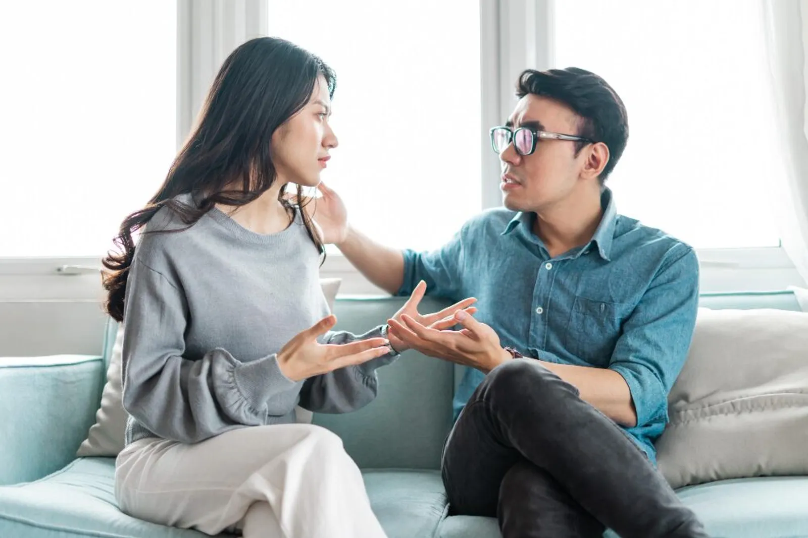 5 Cara Menghentikan Suami yang Suka Mengungkit Masa Lalu