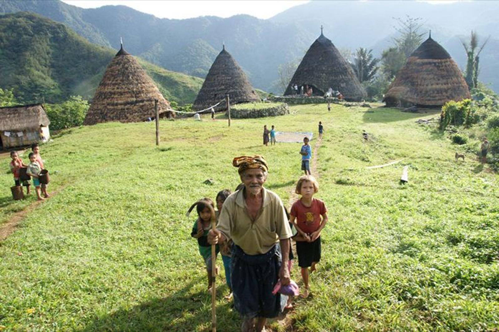 Waerebo, Dari Desa di Atas Awan Sampai Kerajaan Kopi
