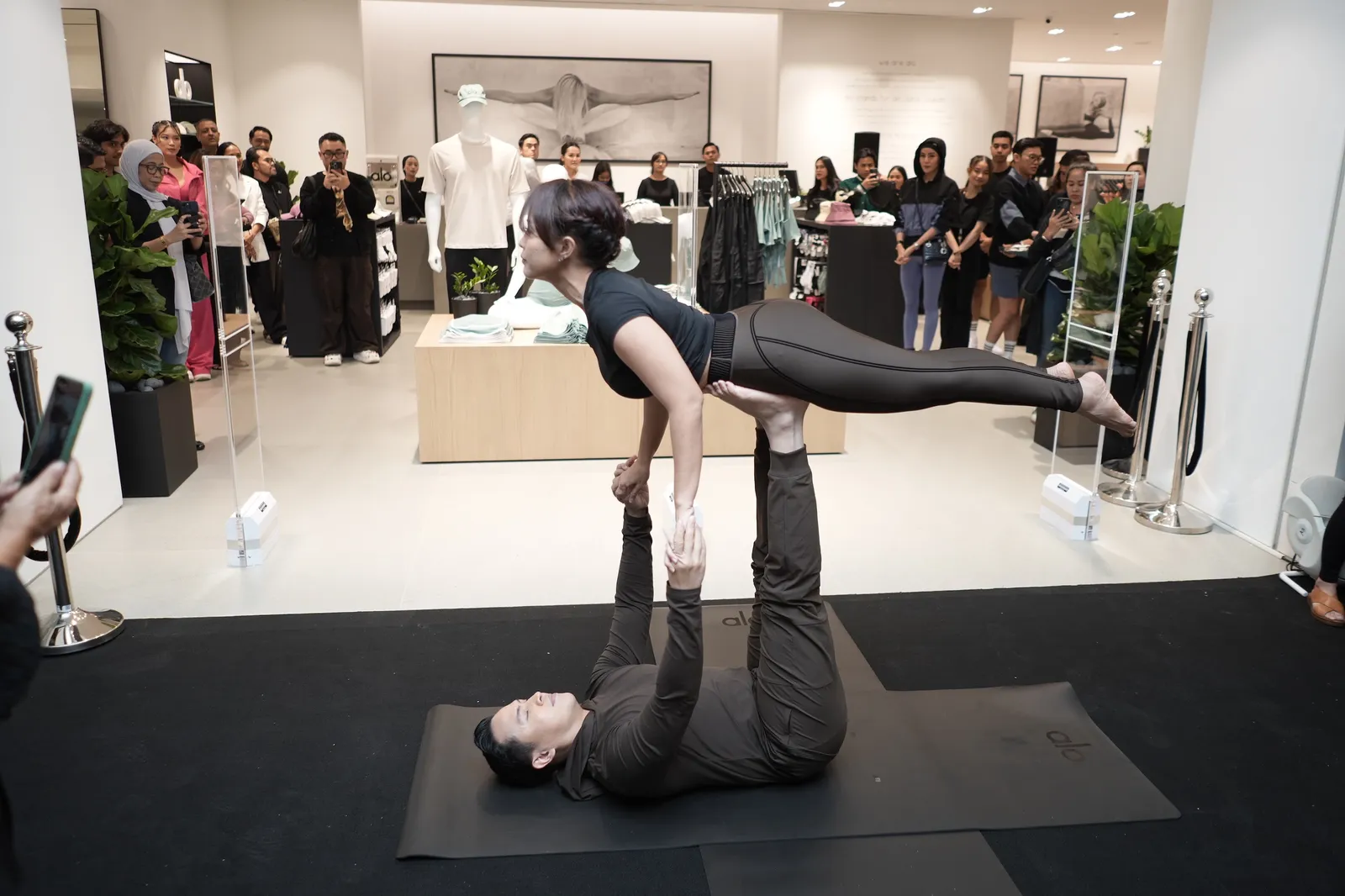 Buka Toko Kedua, Alo Yoga Kini Hadir di Plaza Indonesia