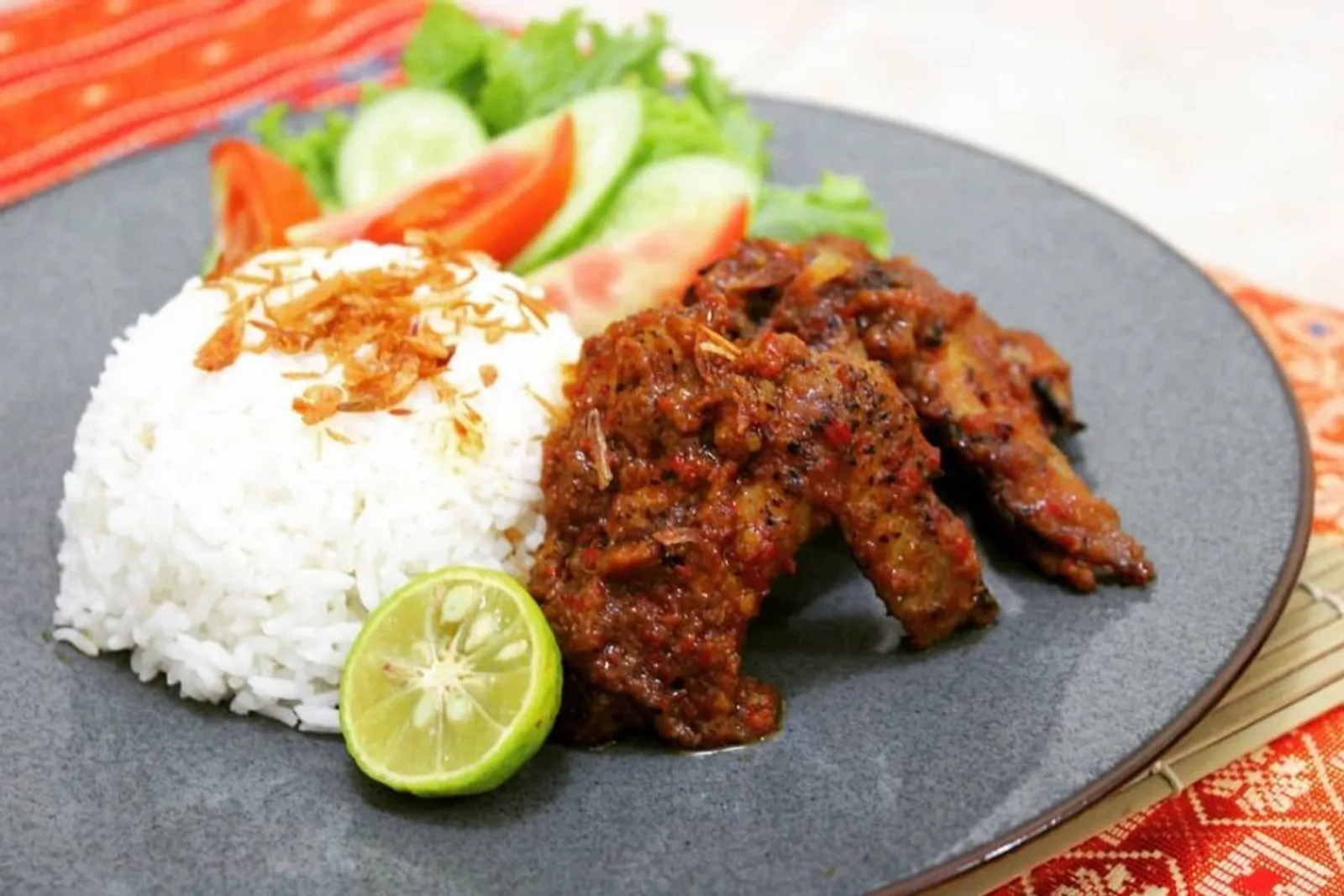 Resep Ayam Bakar Bumbu Rujak yang Pedas, Manis, dan Gurih