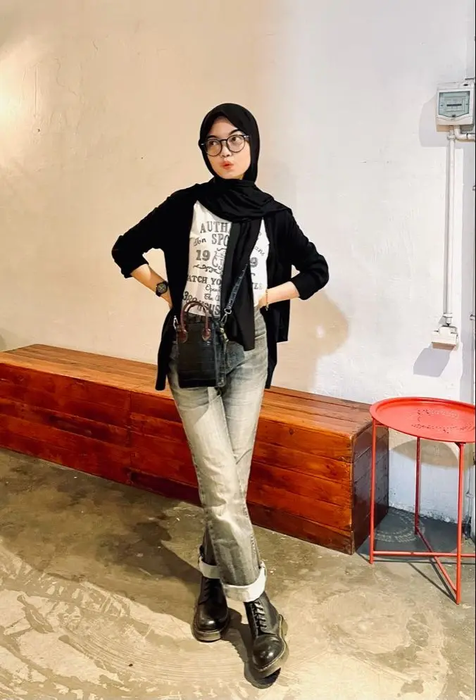 15 Outfit Skena Style yang Lagi Viral, Santai tapi Edgy