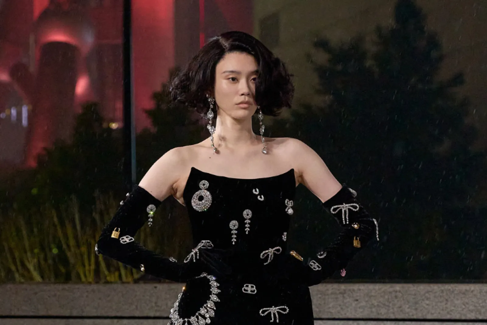 Diterjang Hujan, Balenciaga Berhasil Guncang Kota Shanghai