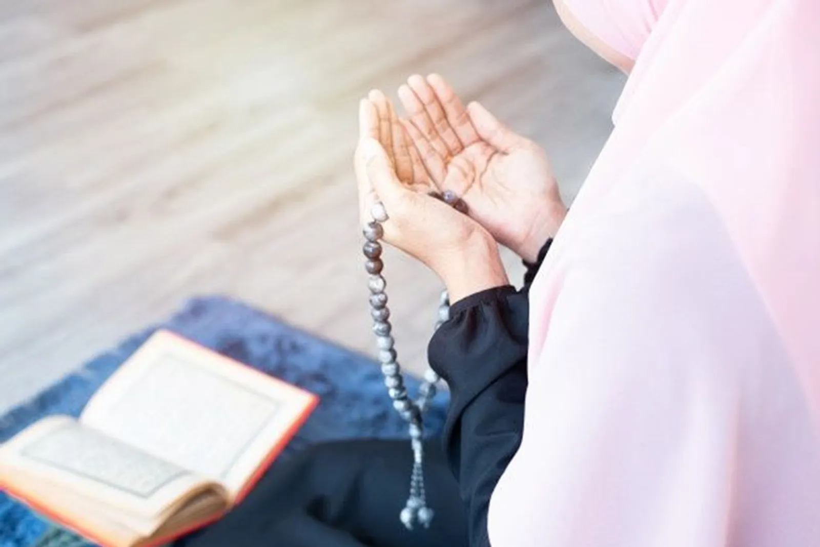 7 Doa agar Orang Tua Tidak Bertengkar yang Bisa Diamalkan Anak