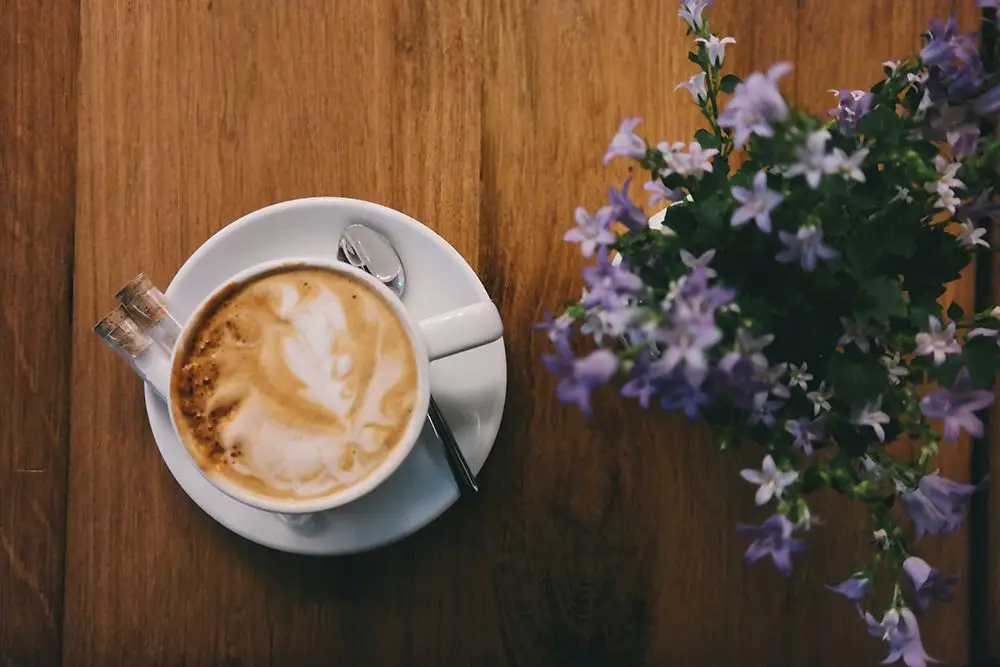 5 Manfaat Minum Kopi Saat Bekerja