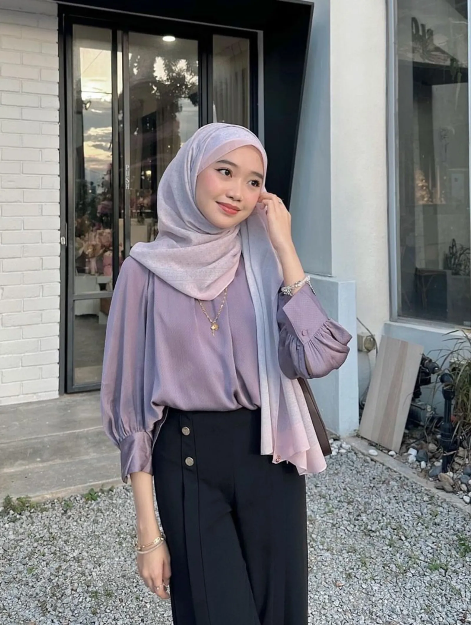 Baju Warna Taro Cocok dengan Jilbab Warna Apa? Ini Rekomendasinya!