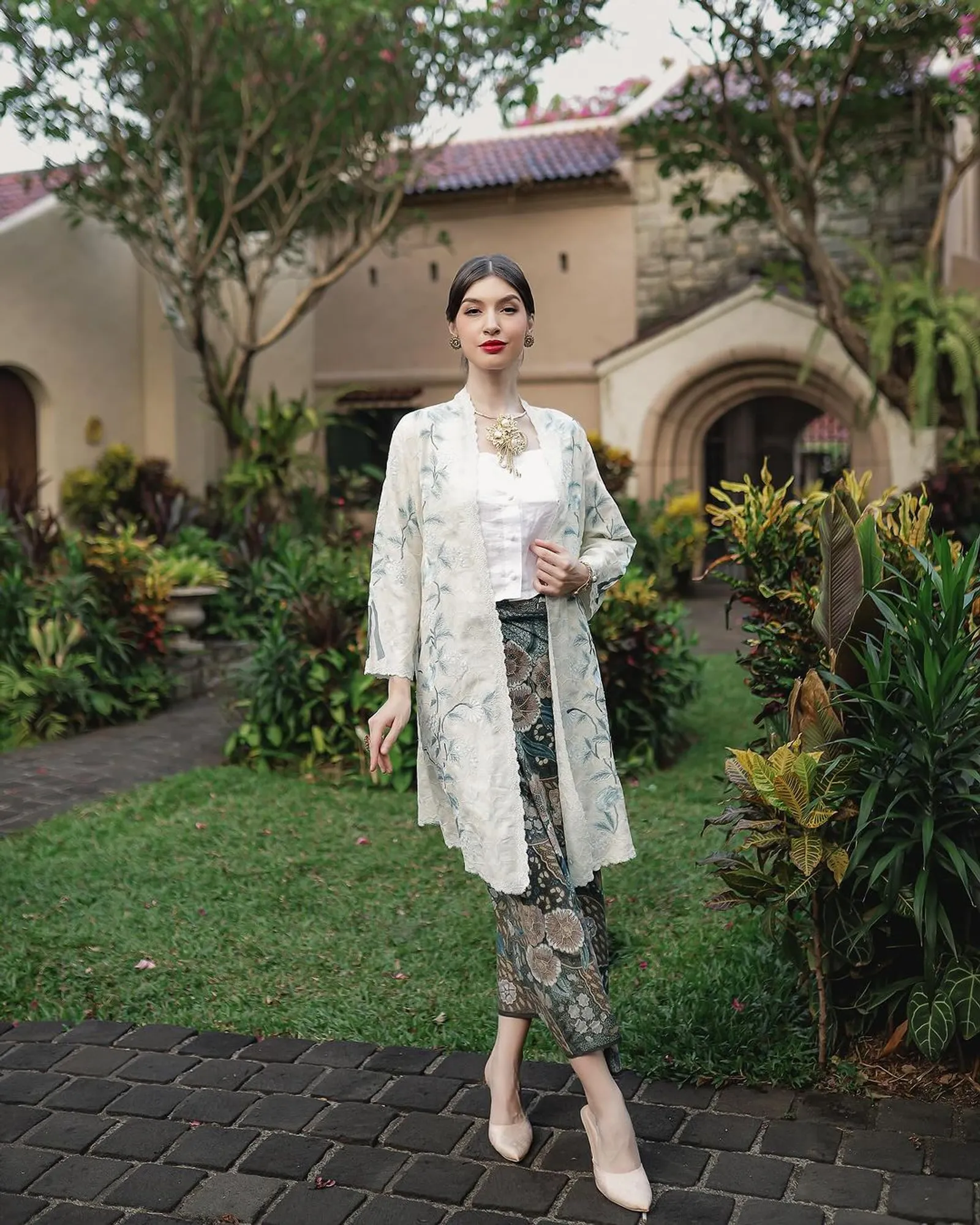 7 Tips Belanja Kebaya Wisuda Online