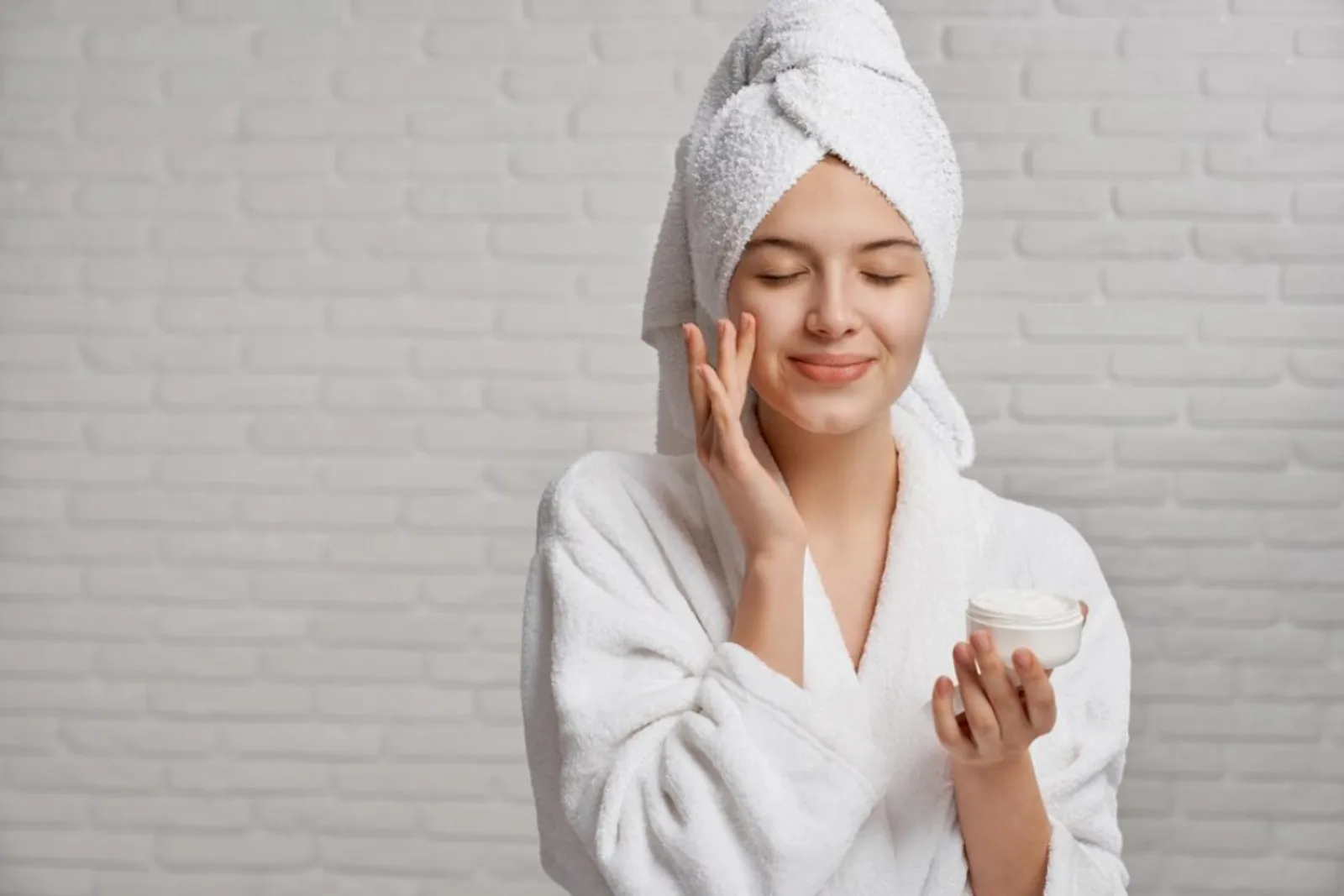 Urutan Basic Skincare yang Benar untuk Pagi dan Malam