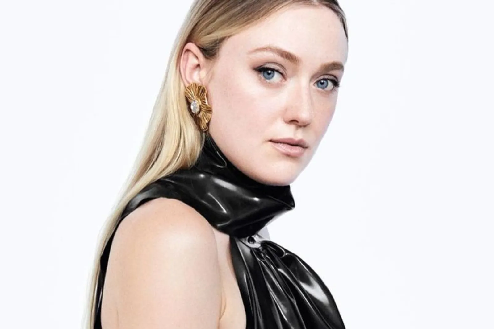 Deretan Gaya Makeup A la Dakota Fanning, Nude and Glam