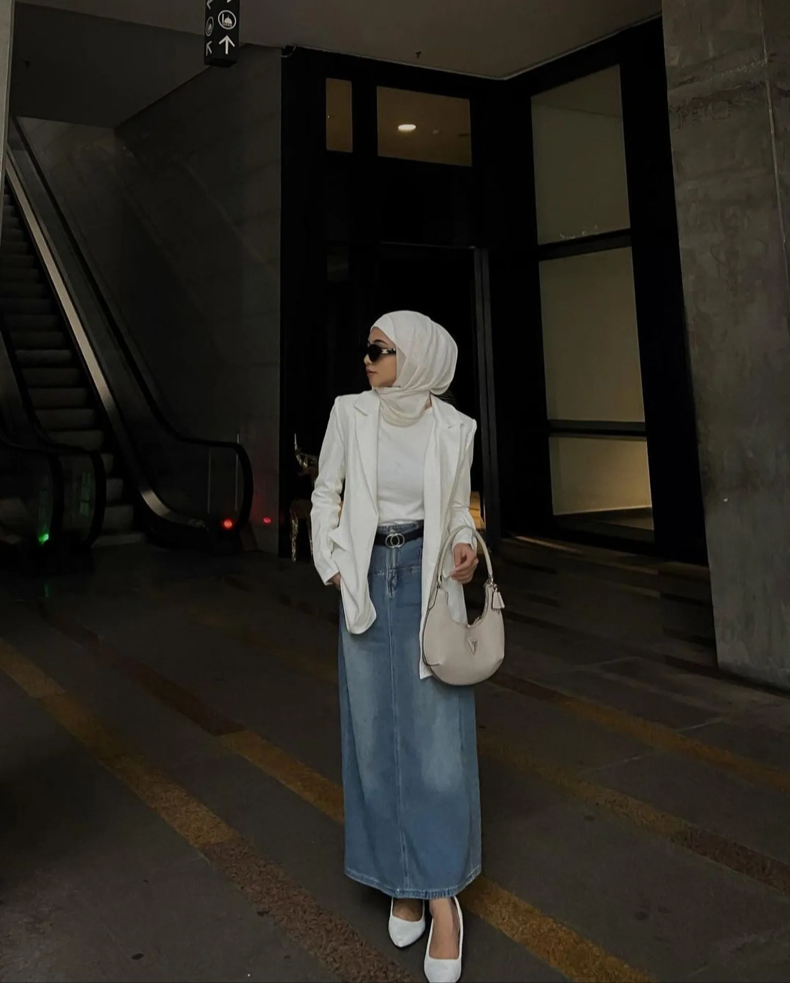 7 Ide OOTD Rok Span Levis Hijab