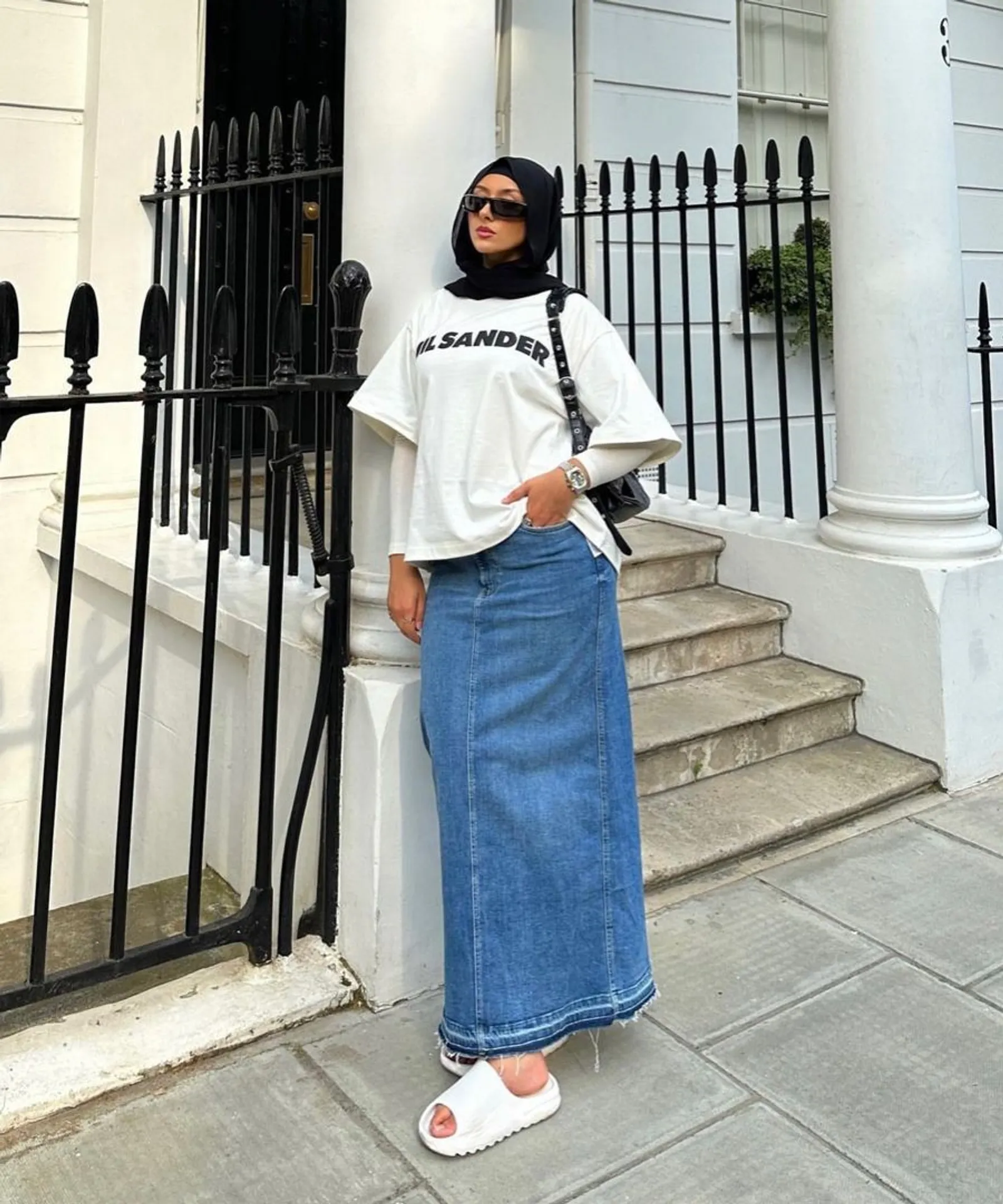 7 Ide OOTD Rok Span Levis Hijab