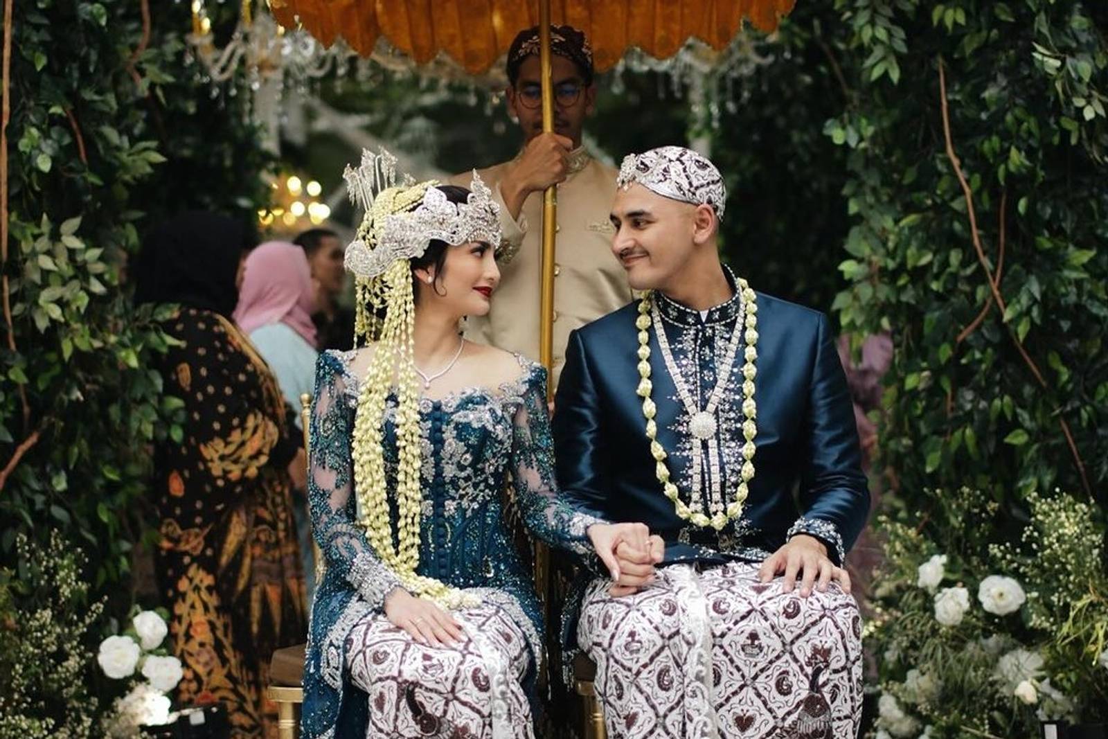 7 Potret Pernikahan Debi Sagita & Marco Ivanos, Gabungkan Dua Budaya