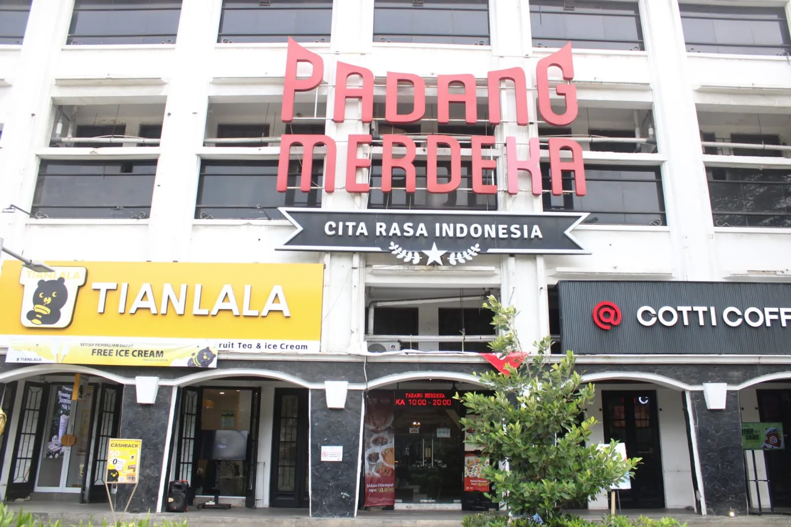 Lezatnya Wisata Kuliner di Padang Merdeka di Kota Tua Jakarta 