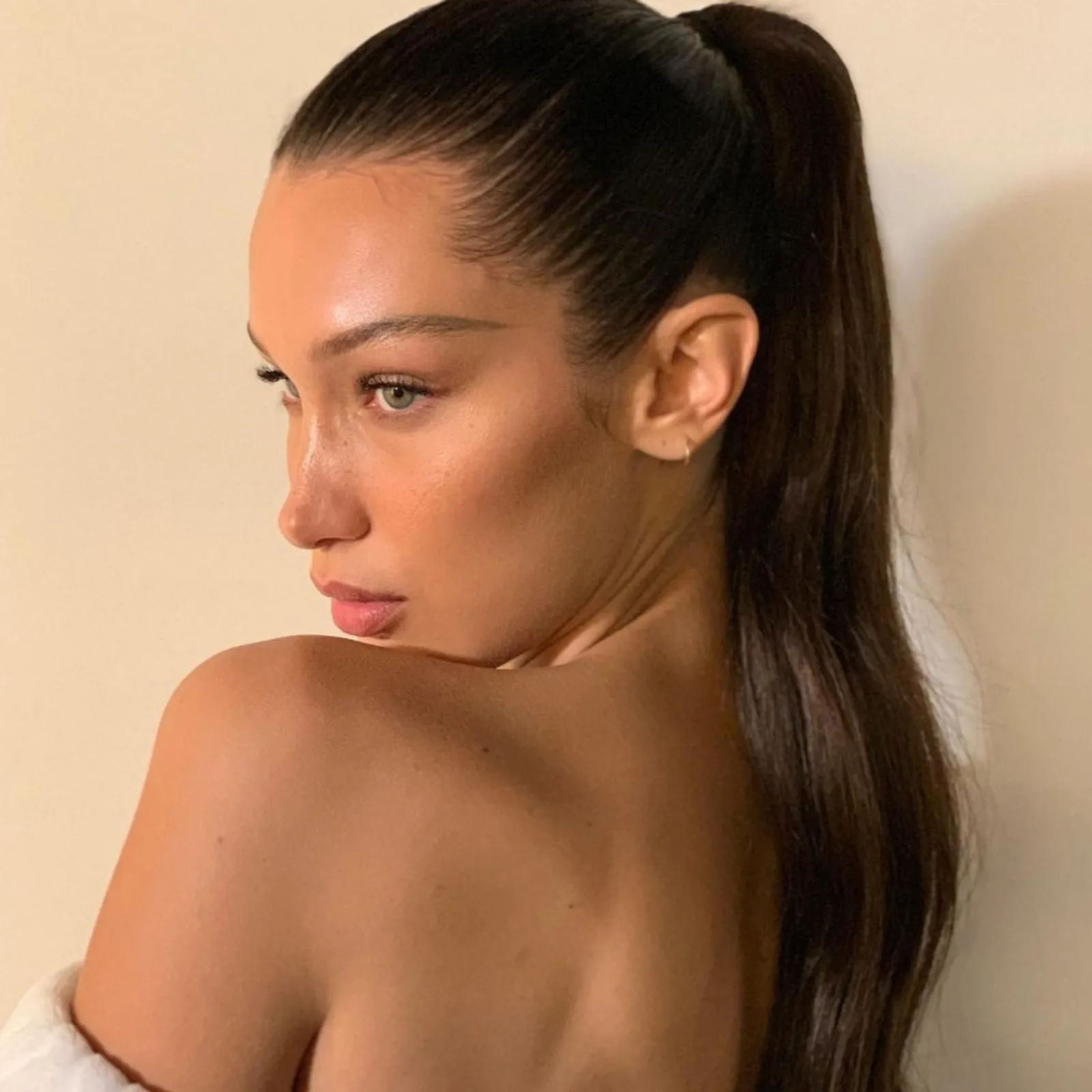 Potret Menawan Bella Hadid dengan Berbagai Tatanan Rambut 