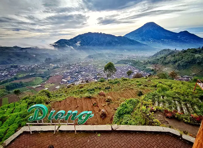 Wisata Gardu Pandang Tieng Dieng: Harga Tiket, Rute dan Daya Tariknya