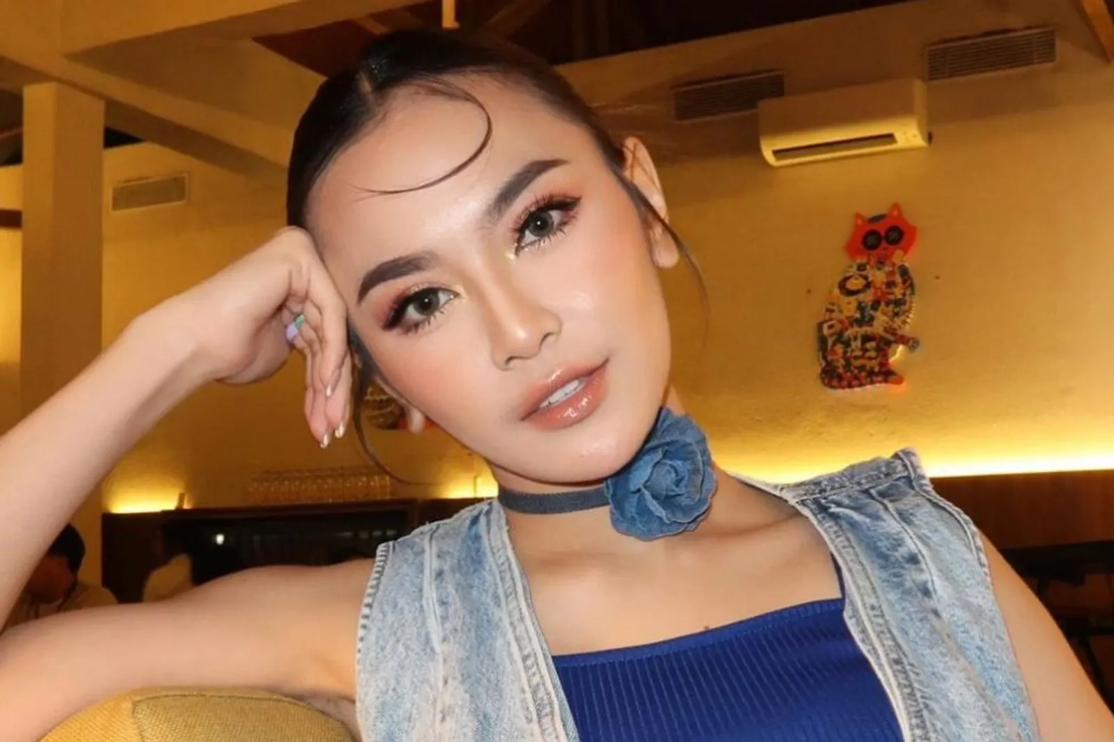 Tiru Makeup Look Artis Berdarah Bali, Penuh Pesona!