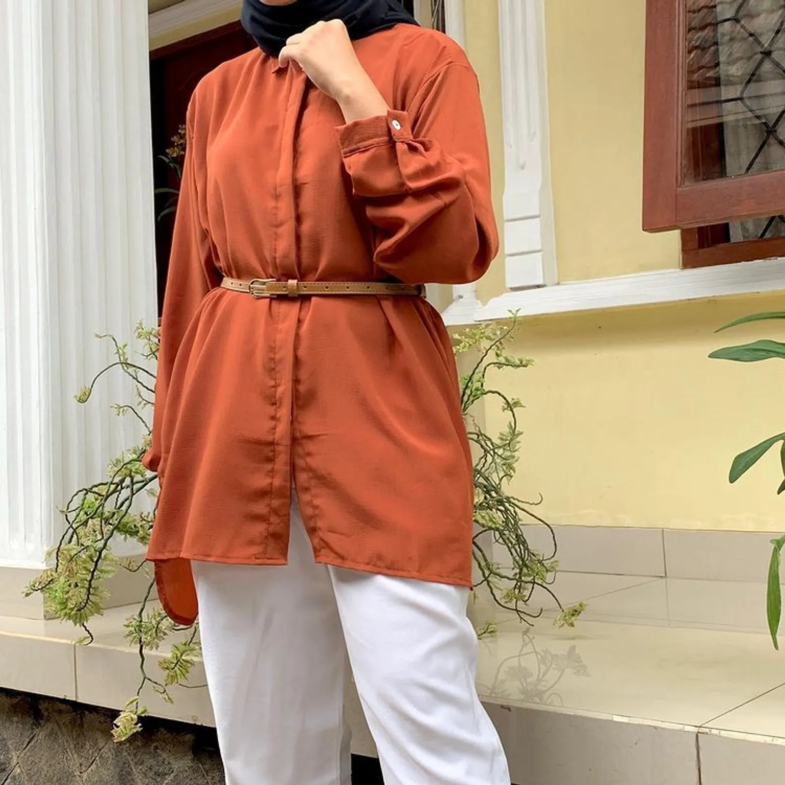 Baju Warna Terakota Cocok dengan Jilbab Warna Apa? Ini 9 Pilihannya