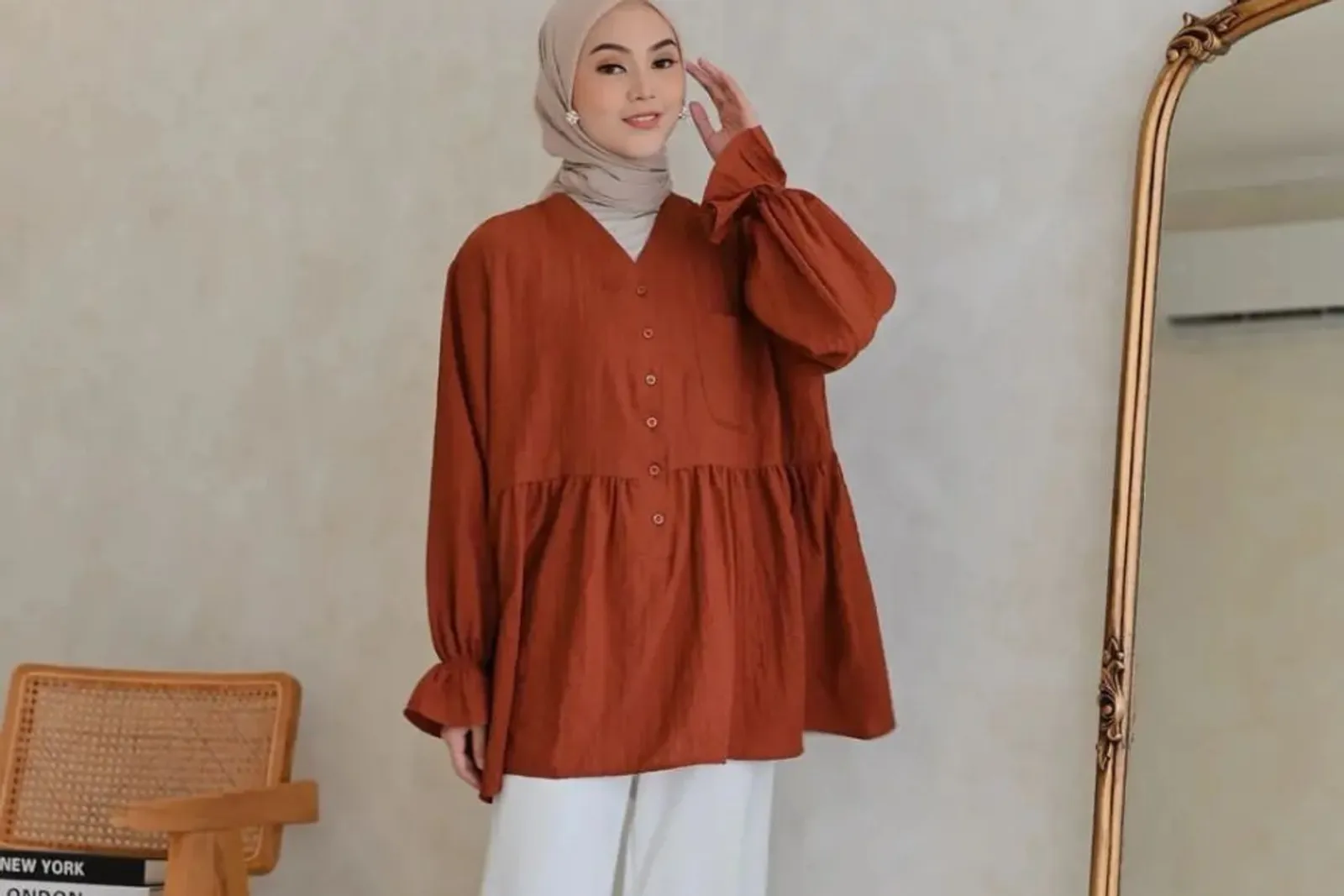 Baju Warna Terakota Cocok dengan Jilbab Warna Apa? Ini 12 Pilihannya