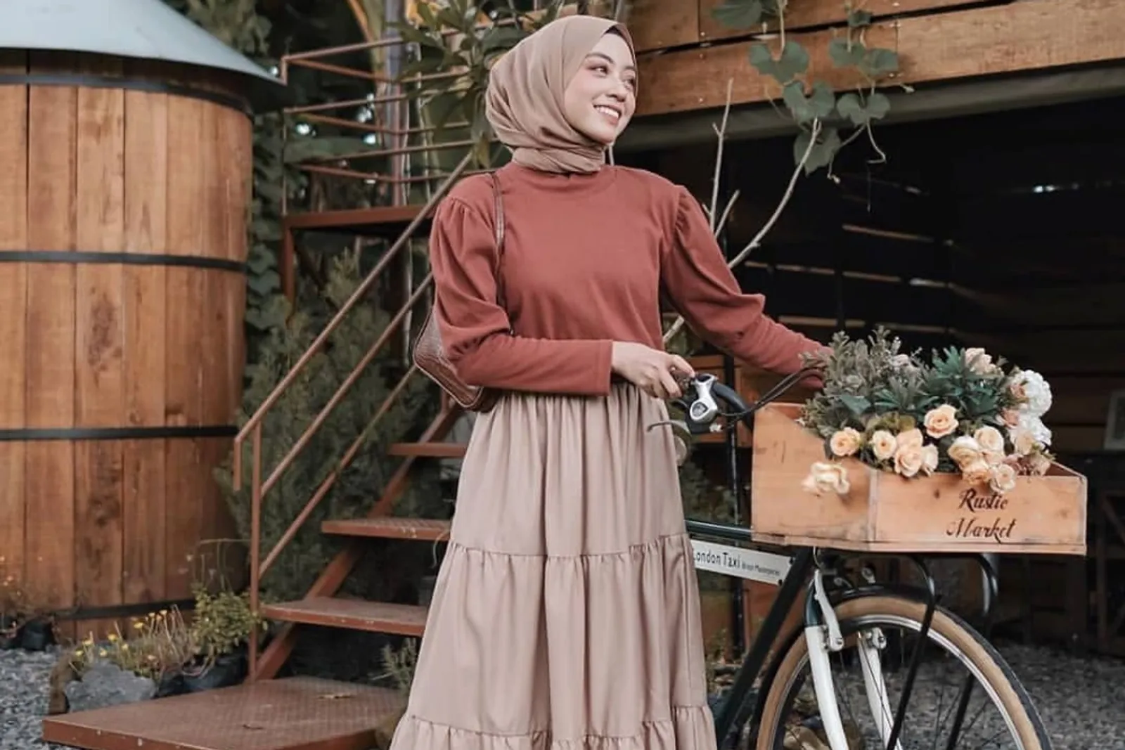 Baju Warna Terakota Cocok dengan Jilbab Warna Apa? Ini 12 Pilihannya