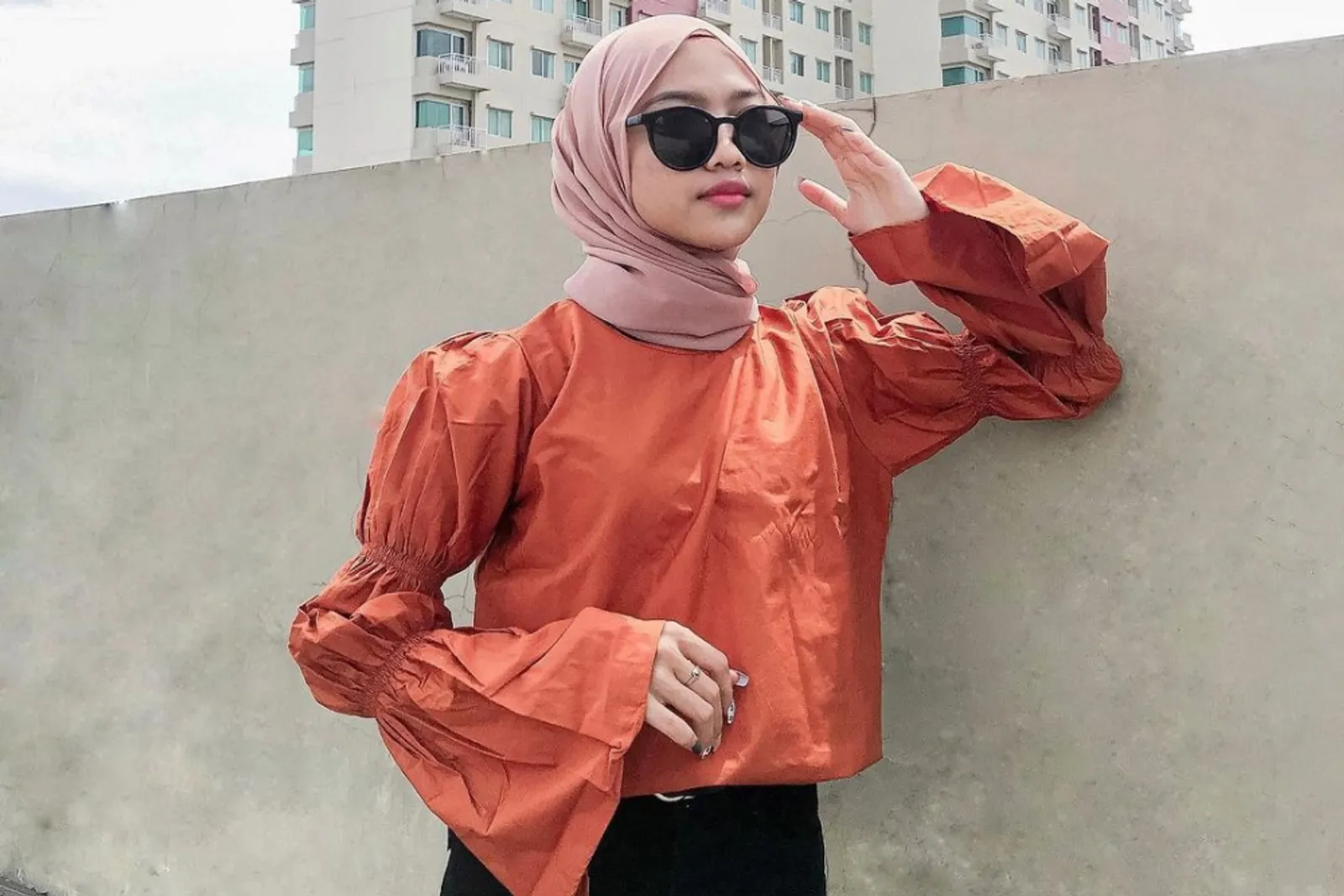 Baju Warna Terakota Cocok dengan Jilbab Warna Apa? Ini 9 Pilihannya