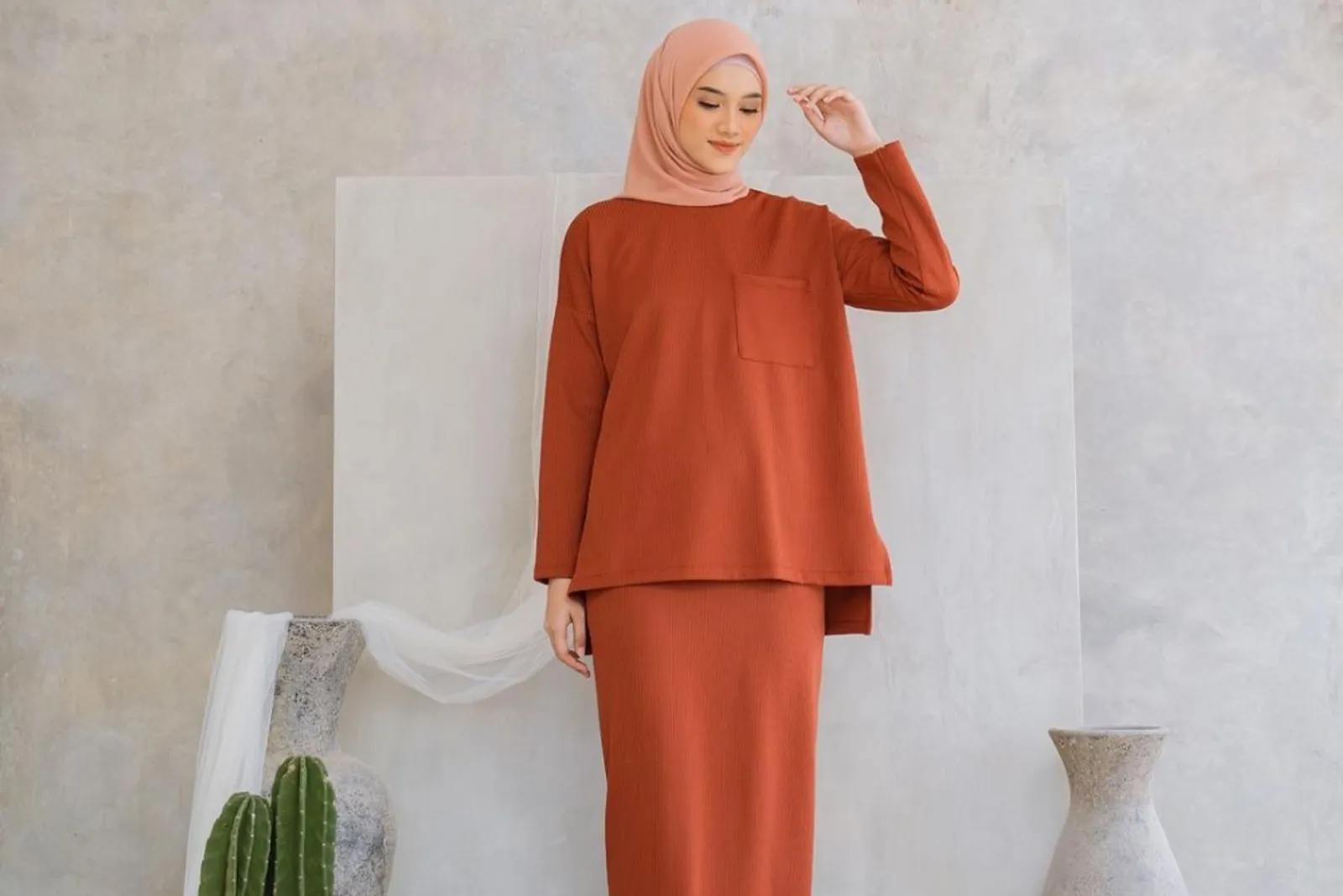 Baju Warna Terakota Cocok dengan Jilbab Warna Apa? Ini 9 Pilihannya