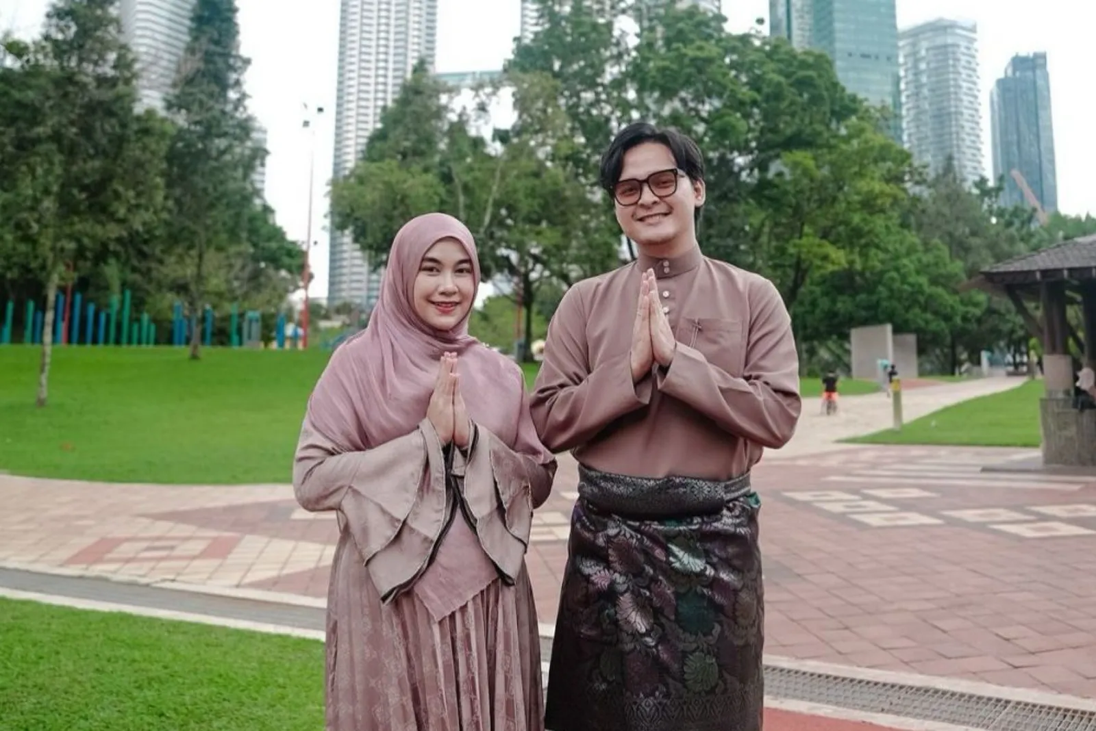 7 Artis Indonesia yang Merayakan Iduladha 2024 Bersama Pasangan