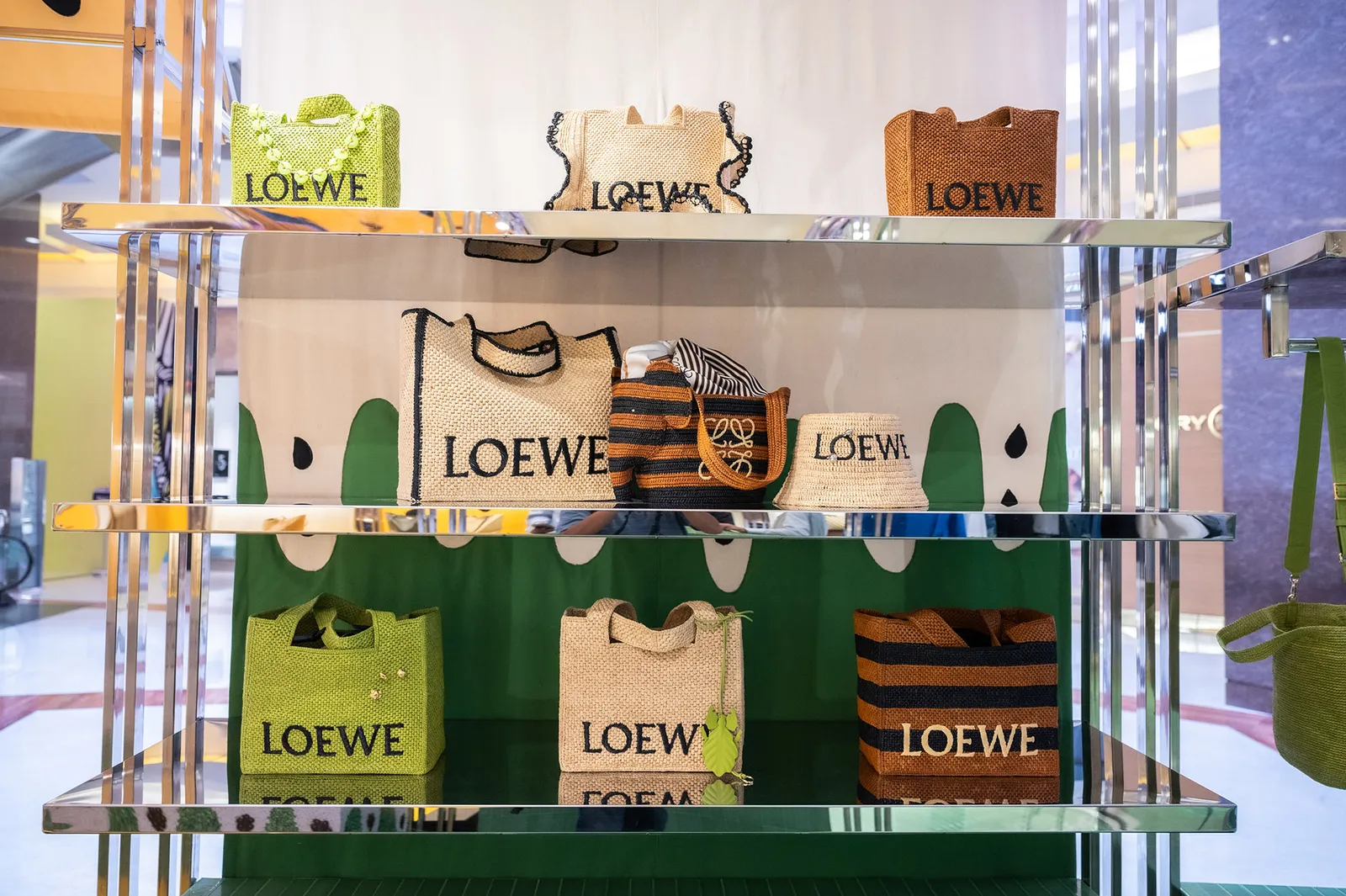 Debut Koleksi LOEWE Paula’s Ibiza di Indonesia