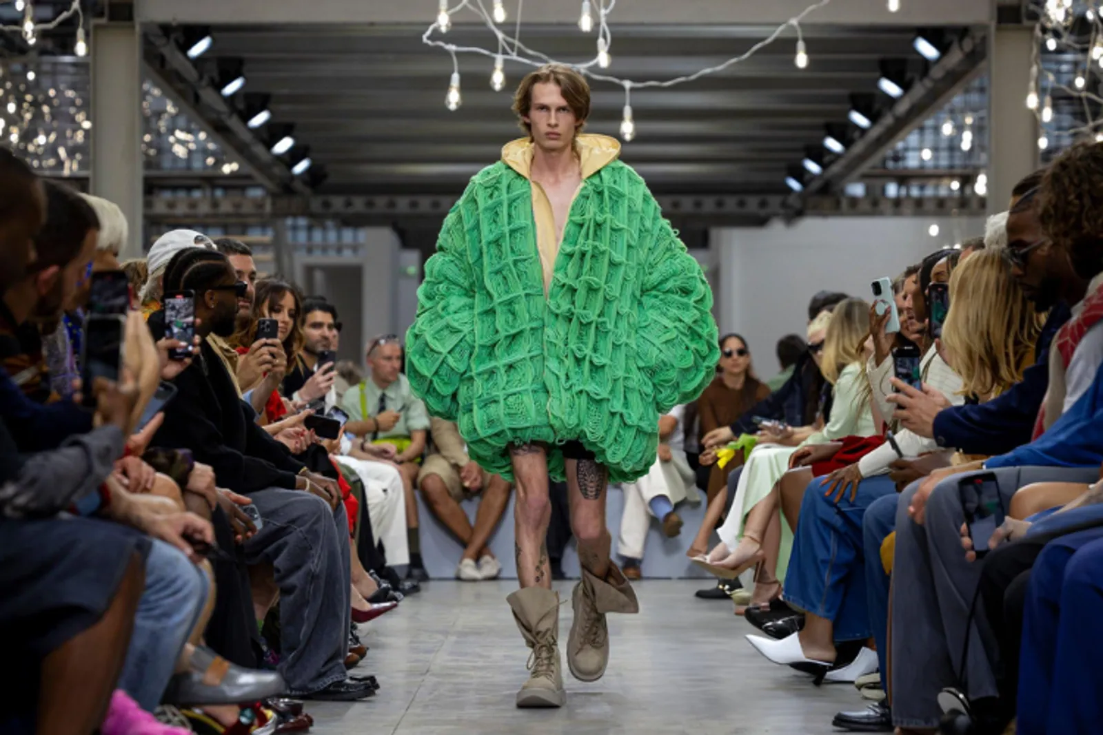 Keunikan Imajinasi Desain di JW Anderson Men’s Spring/Summer 2025