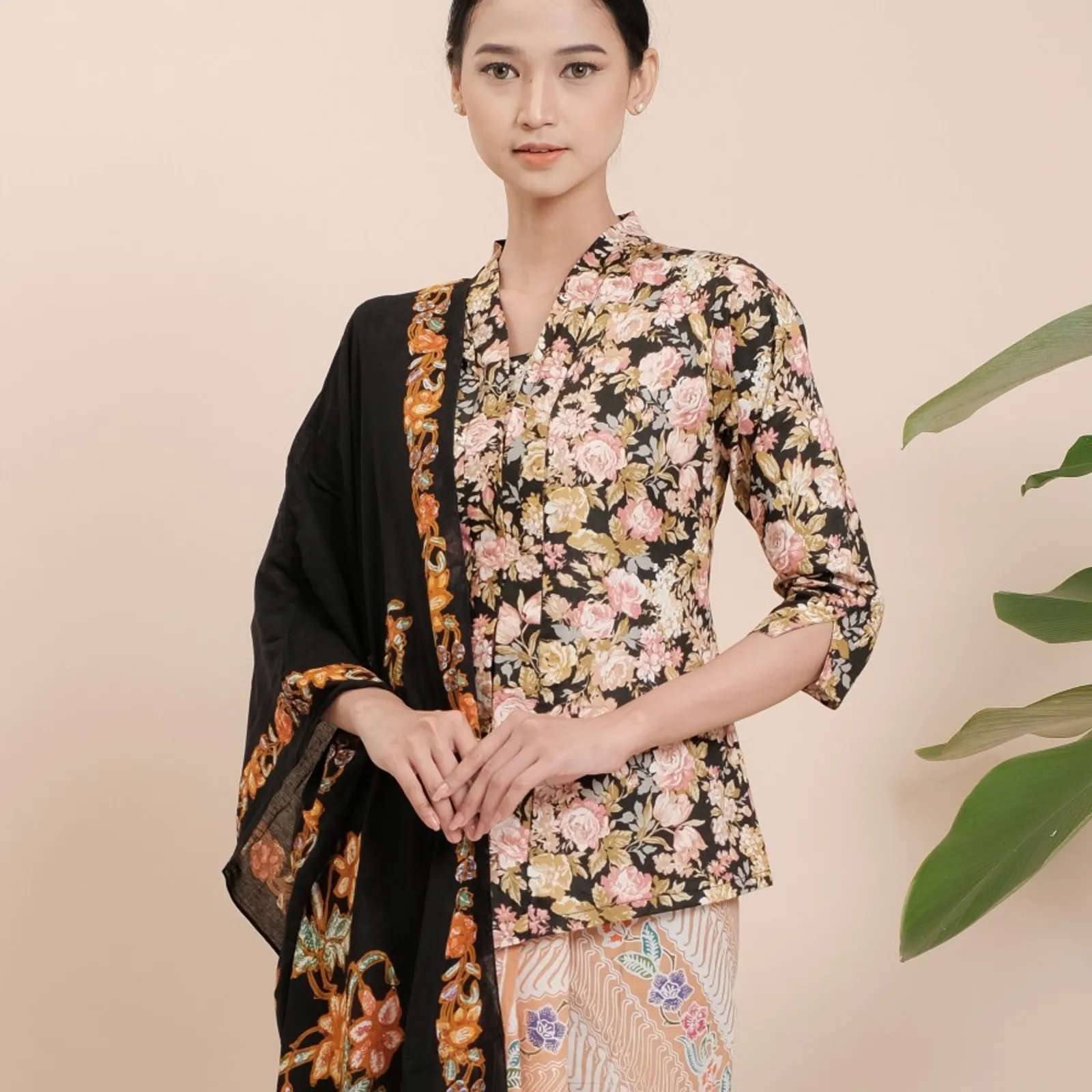 7 Model Kebaya Tangkepan Terbaru yang Anggun