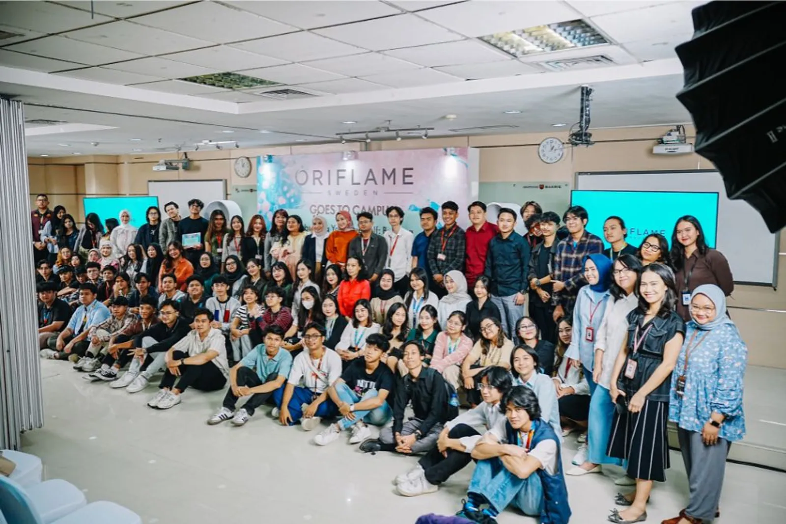 Banjir Hadiah & Insight Baru, Intip Keseruan Oriflame Goes to Campus