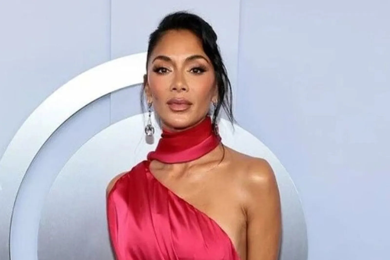 Tiru Gaya Riasan Artis Hollywood Berdarah Filipina, Statement!