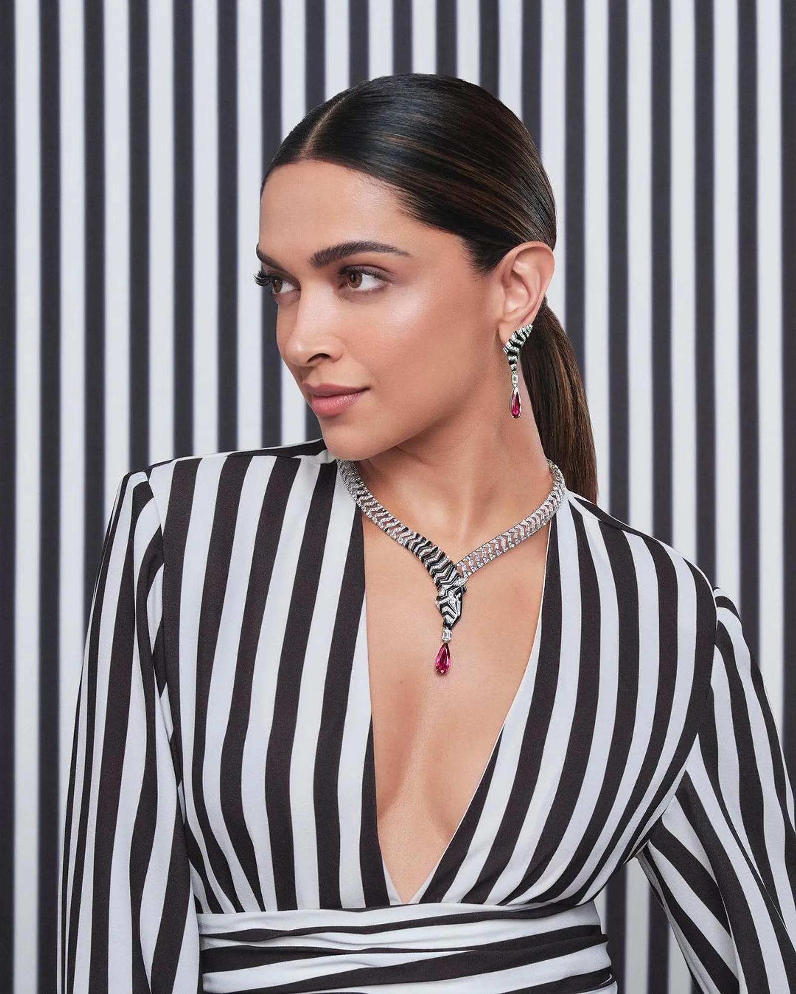 Deepika Padukone jadi Wajah Baru Koleksi Nature Sauvage Cartier