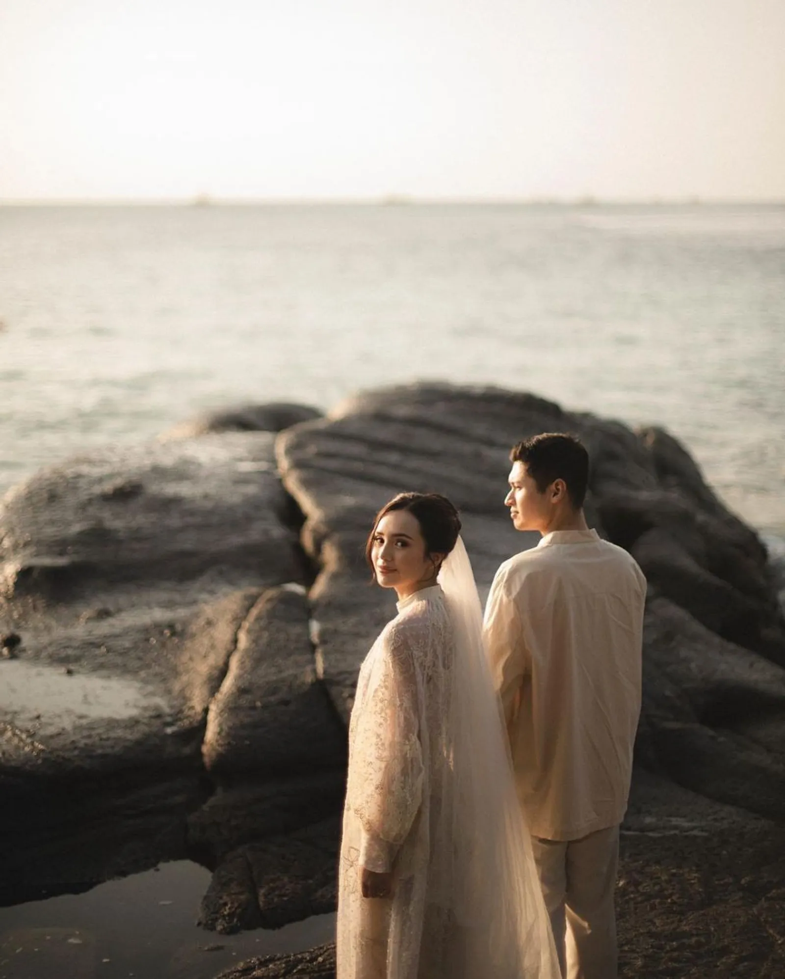 Heartwarming! Intip 9 Potret Pre-Wedding Beby Tsabina dan Kekasih