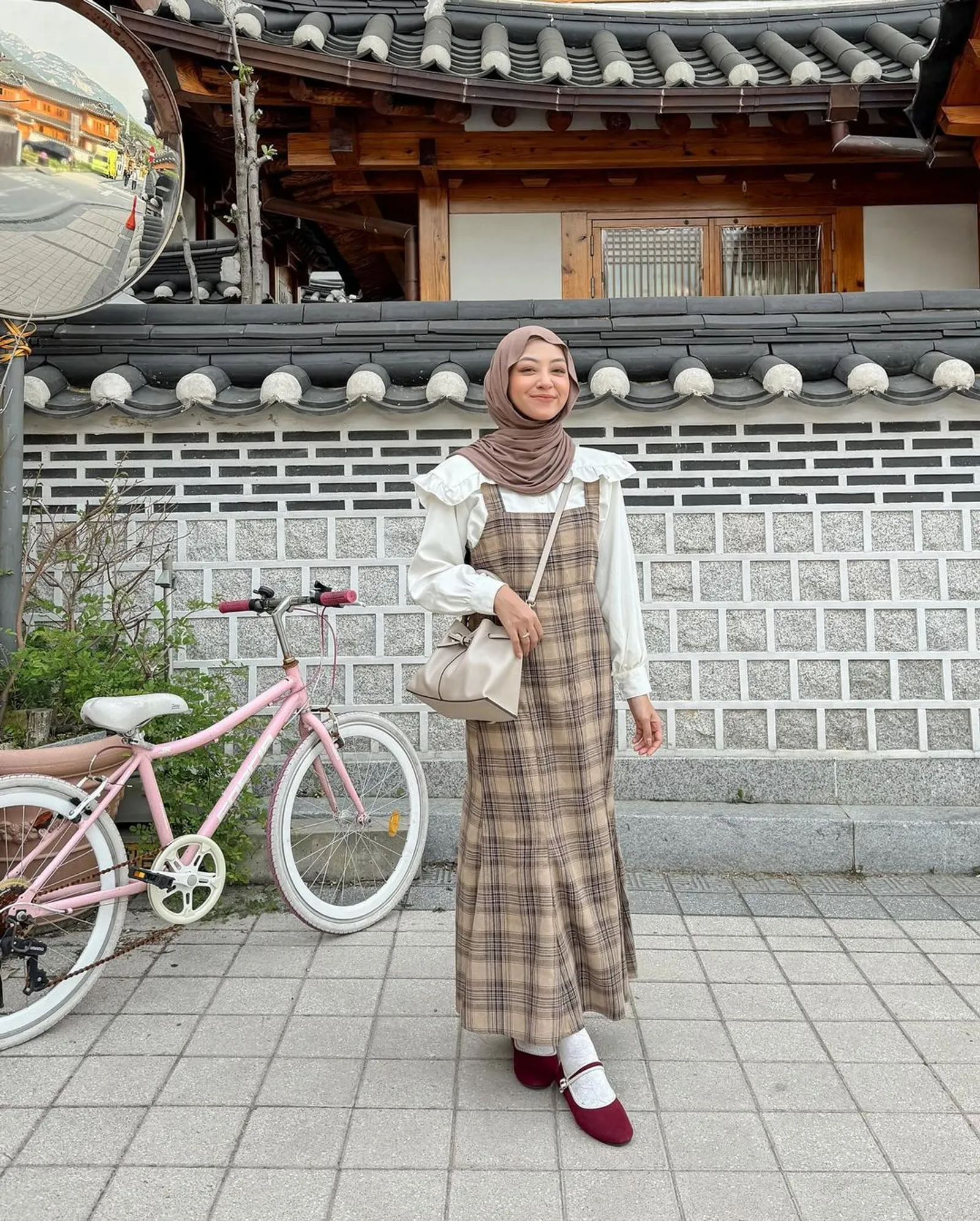 Outfit Hijab Modis ke Kampus a La Korea