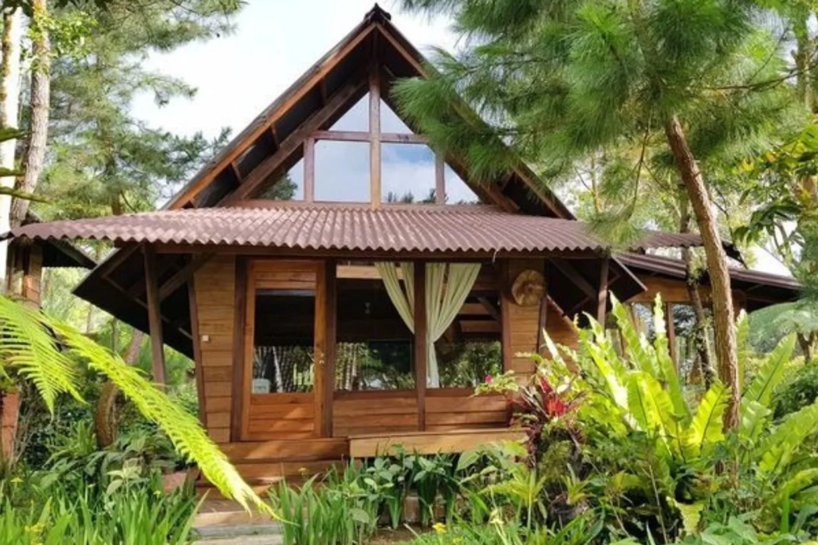 9 Rekomendasi Glamping di Sentul, Punya Pemandangan Ciamik