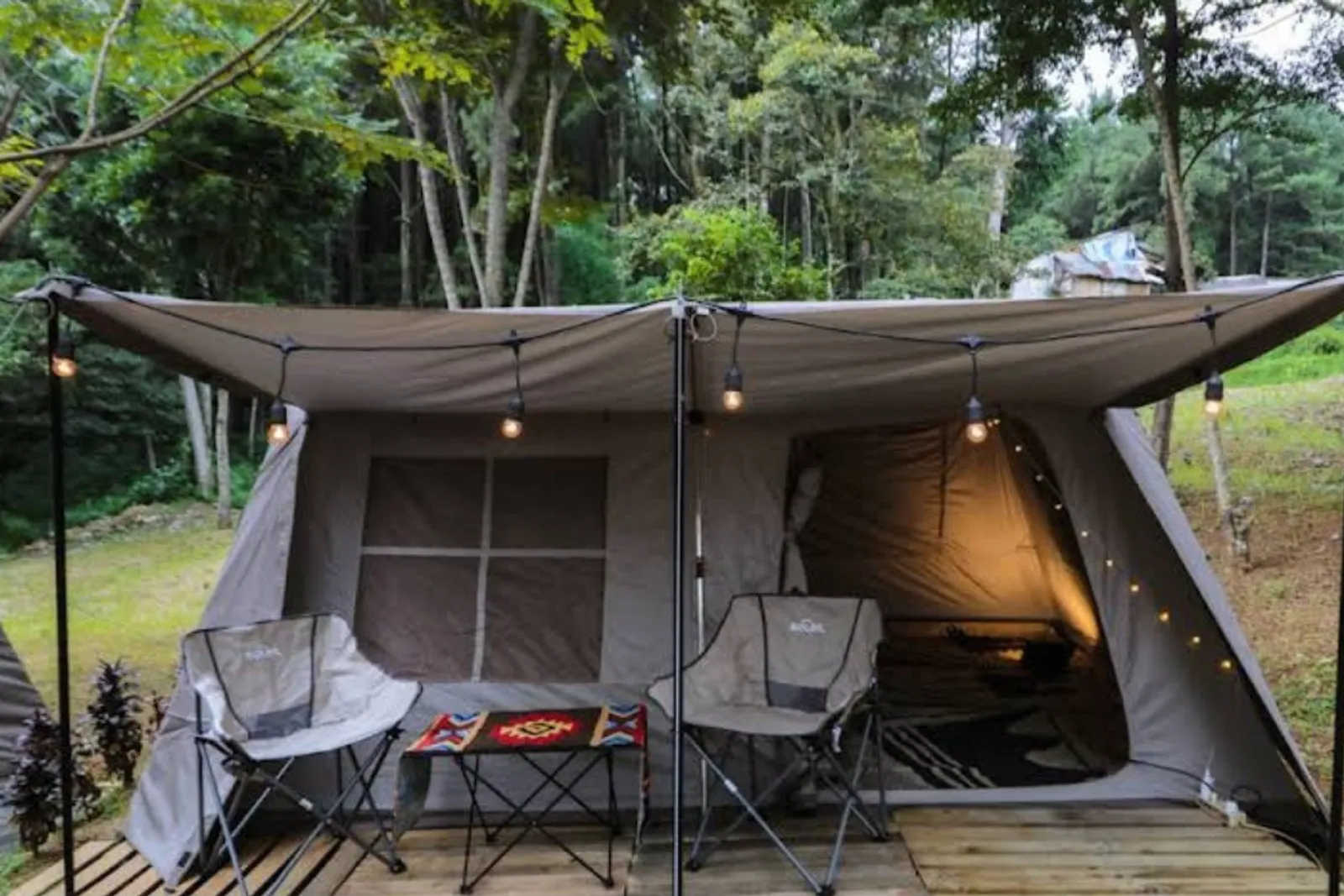 9 Rekomendasi Glamping di Sentul, Punya Pemandangan Ciamik